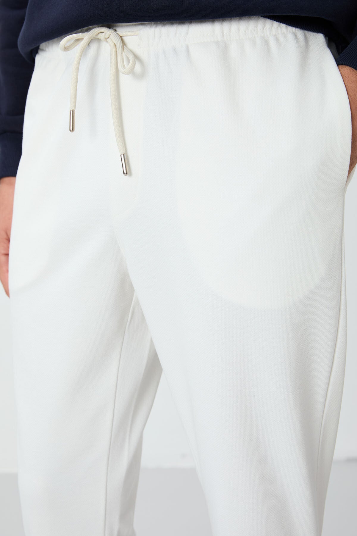 Ecru Textured Surface Standard Fit Men's Tracksuit Bottom - 82155
