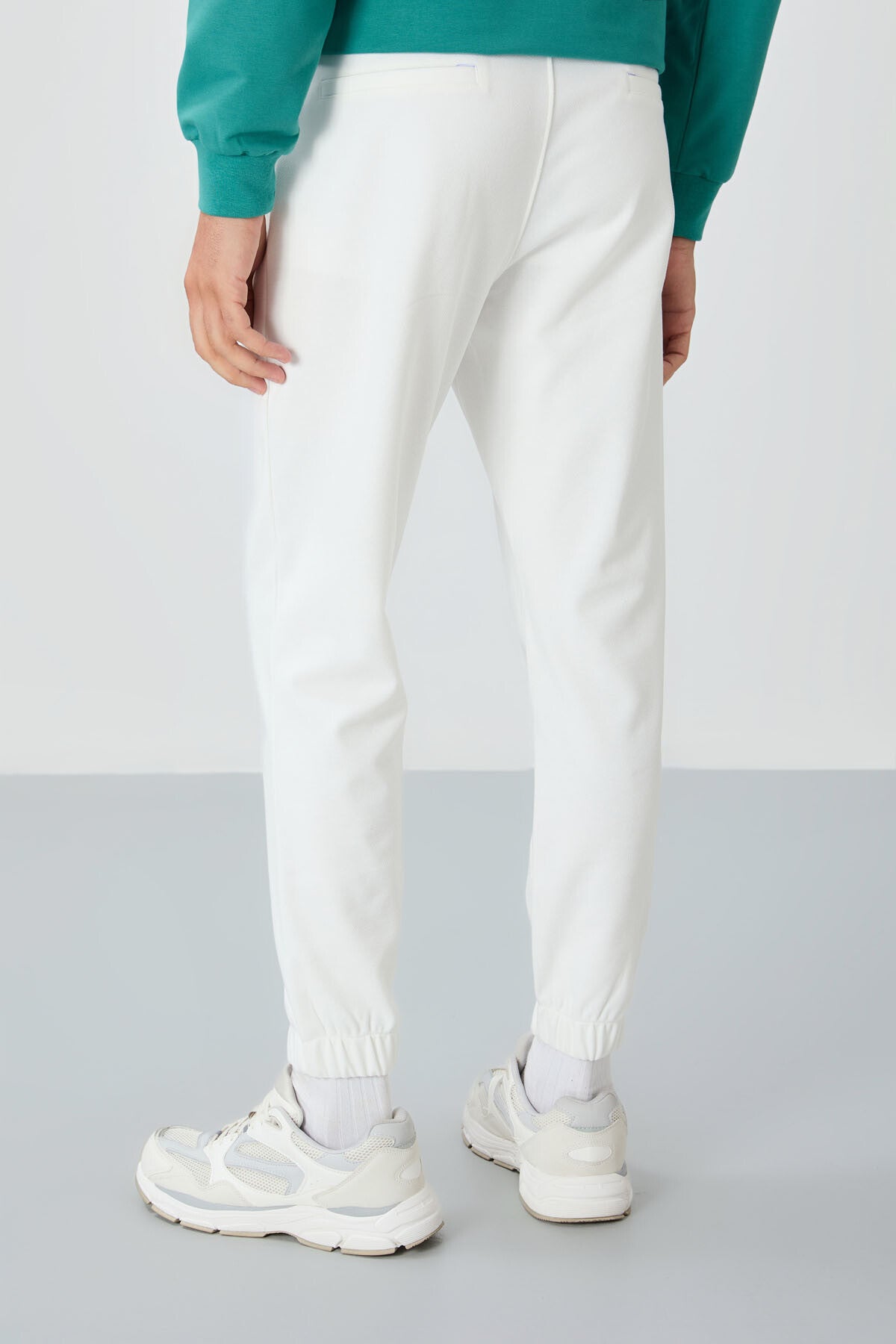 Ecru Textured Surface Standard Fit Men's Tracksuit Bottom - 82156