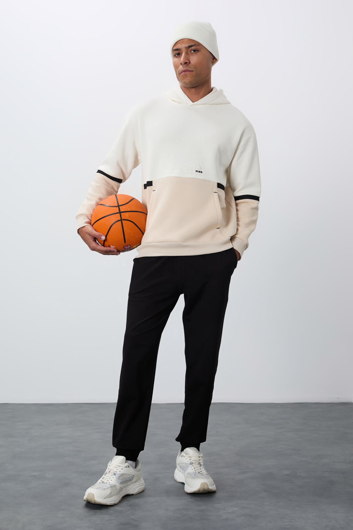 Ecru Cotton Thick Fleece-Lined Soft Textured Comfort Fit Embroidered Men's Sweatshirt - 88417