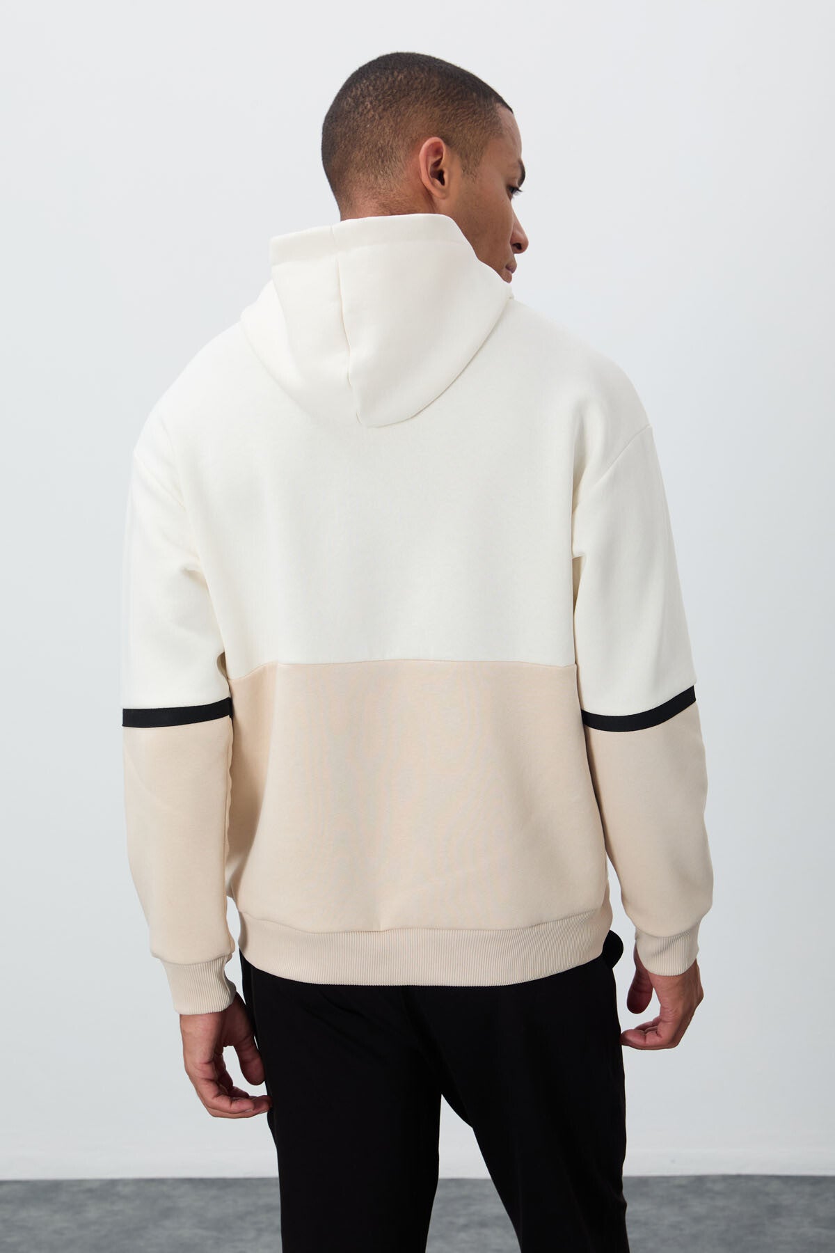 Ecru Cotton Thick Fleece-Lined Soft Textured Comfort Fit Embroidered Men's Sweatshirt - 88417