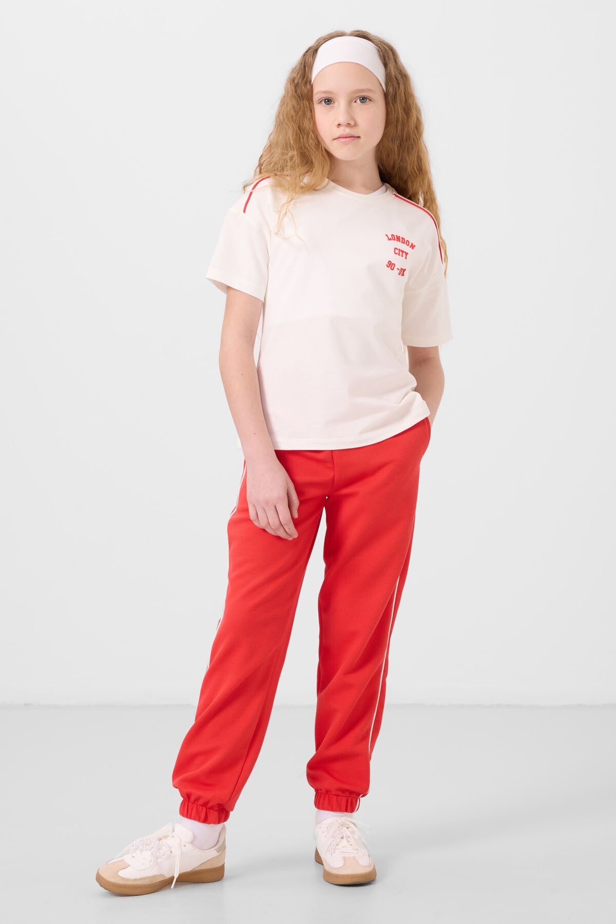 Ecru-Fiesta O-collar printed with a rubber patch and a standard fit Tracksuit set - 75186
