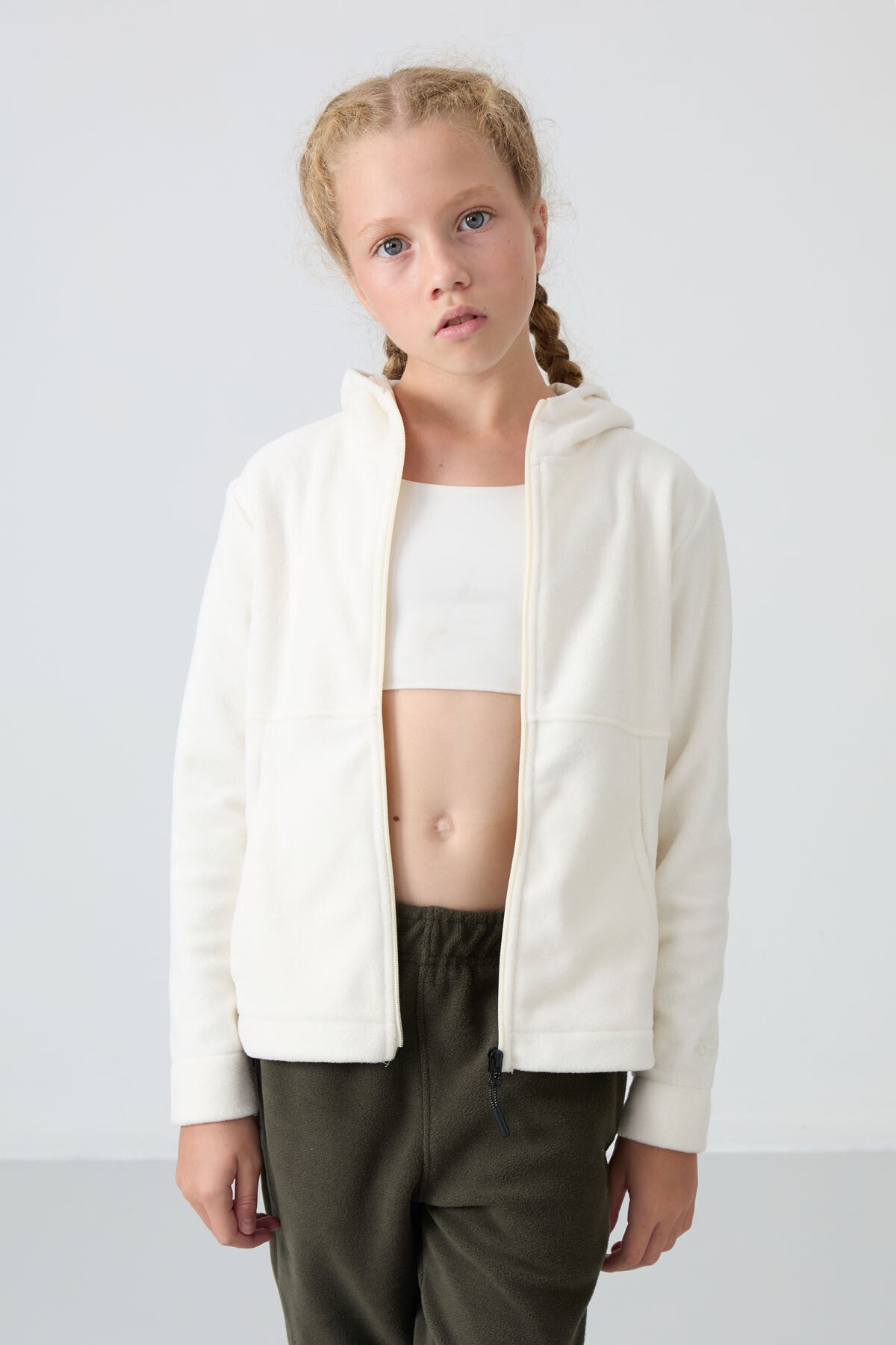 Ecru Thick Soft Textured Standard Fit Embroidered Fleece Girls' Sweatshirt - 75152