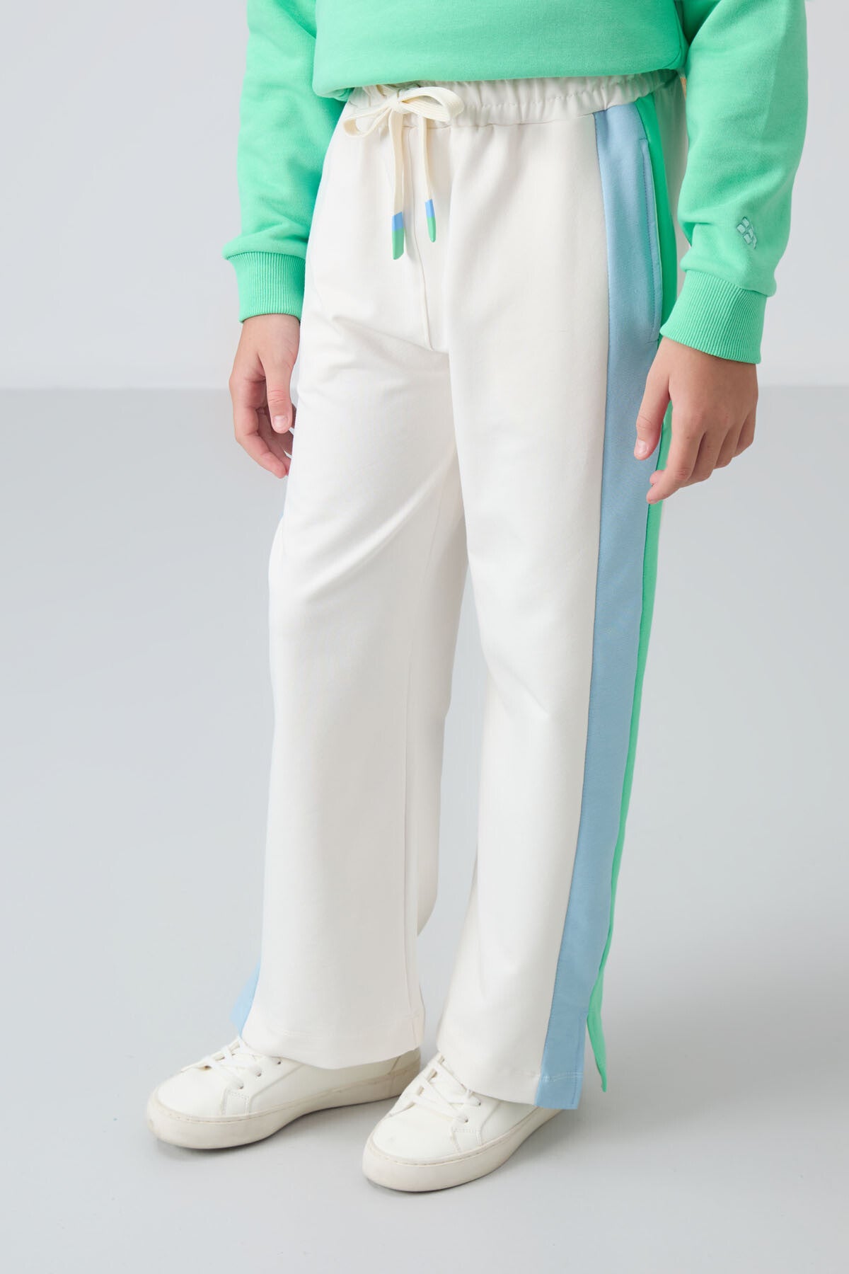 Ecru Slit Detailed Pocket Wide Leg Girls' Tracksuit Bottom - 75141