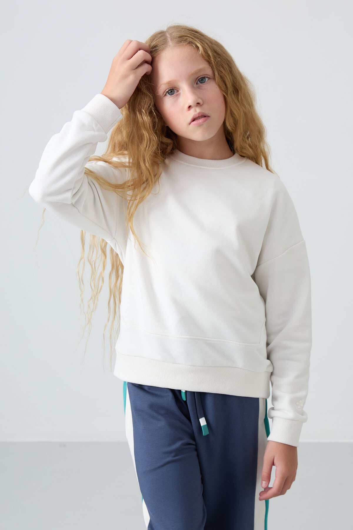 Ecru Cotton Fleece-Lined Soft Textured Oversize Embroidered Girls' Sweatshirt - 75150