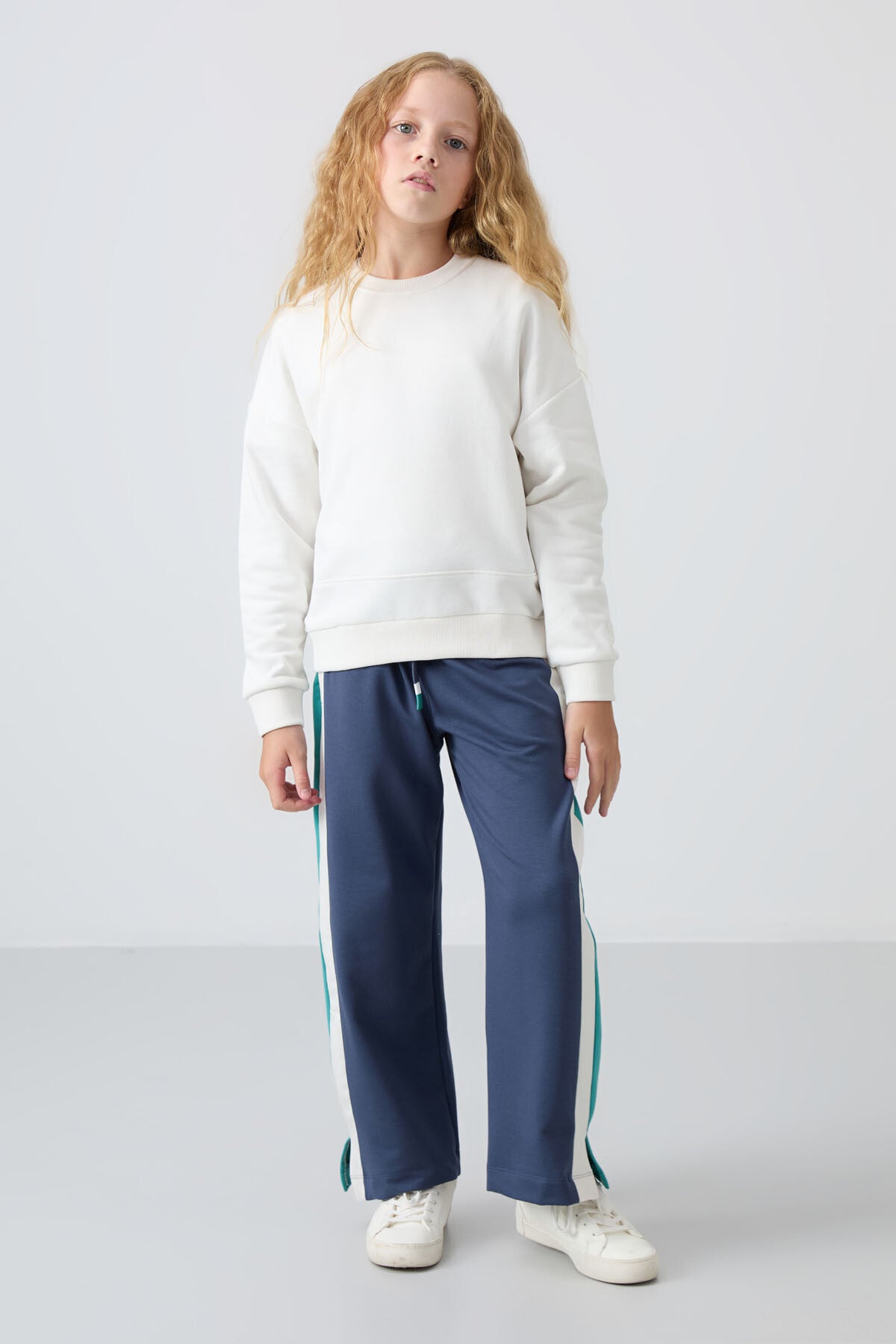 Ecru Cotton Fleece-Lined Soft Textured Oversize Embroidered Girls' Sweatshirt - 75150