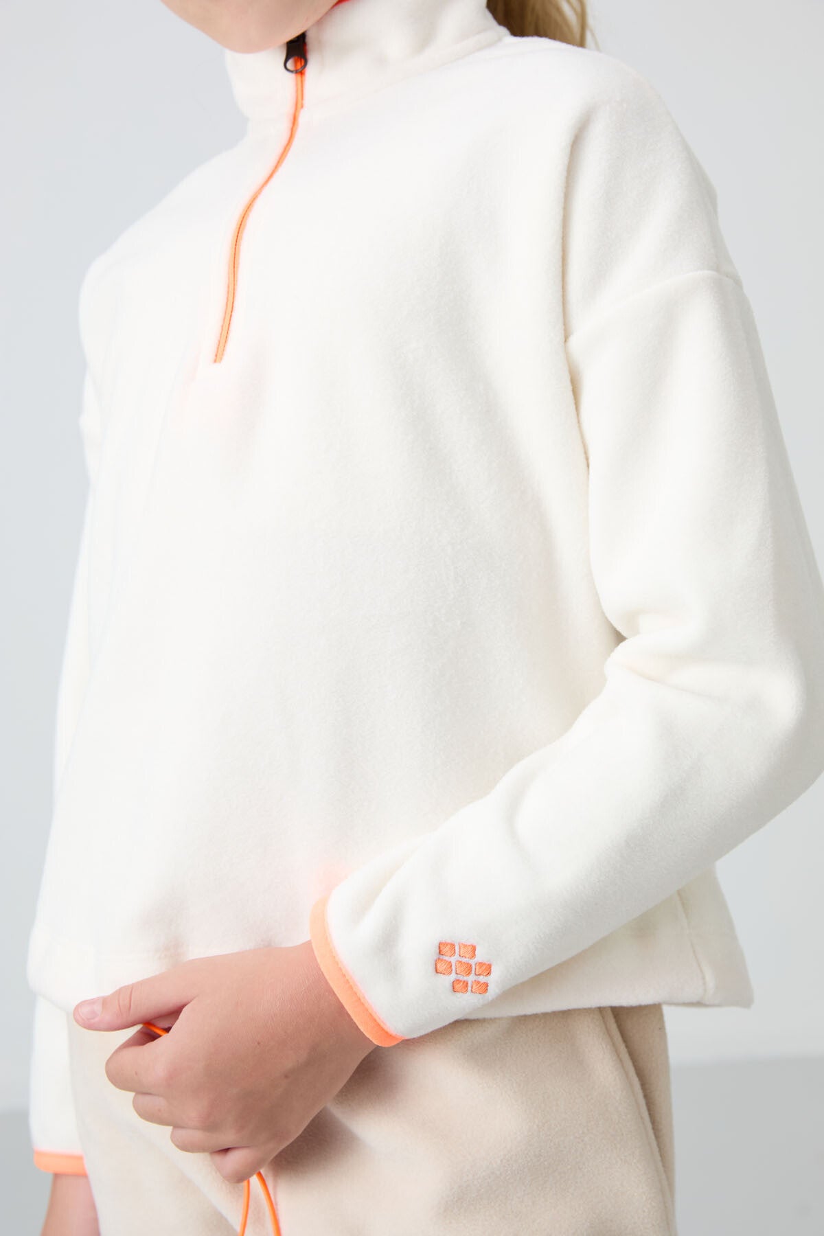 Ecru Thick Soft Textured Standard Fit Embroidered Fleece Girl's Sweatshirt - 75151