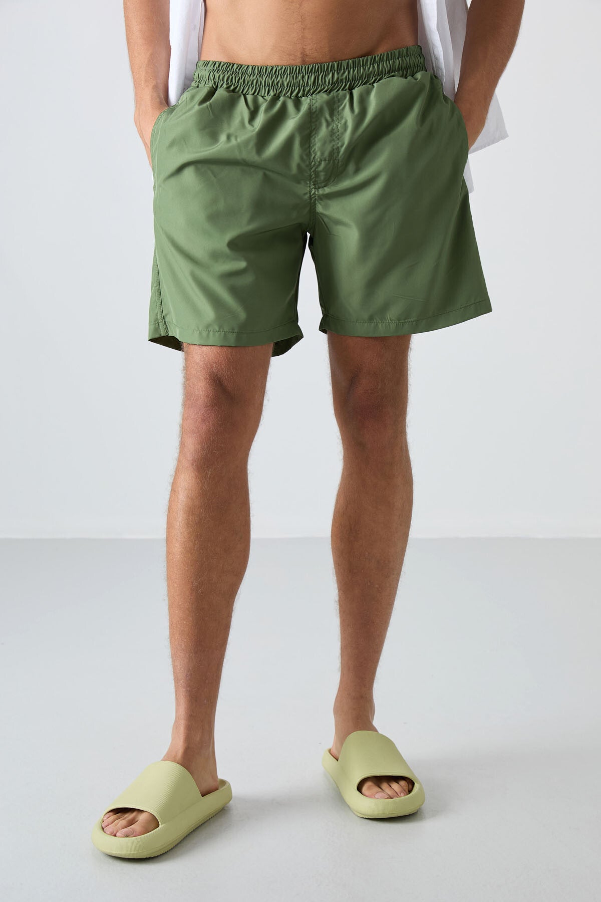 Quick-Drying Standard Fit Men's Swim Shorts - 81237