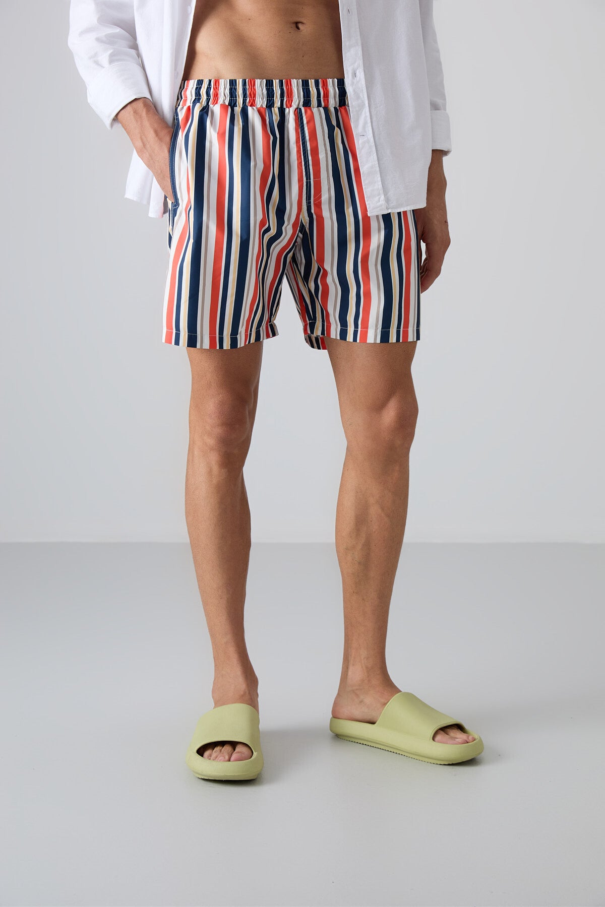 Striped Pattern Quick-Dry Standard Fit Men's Swim Shorts - 81267