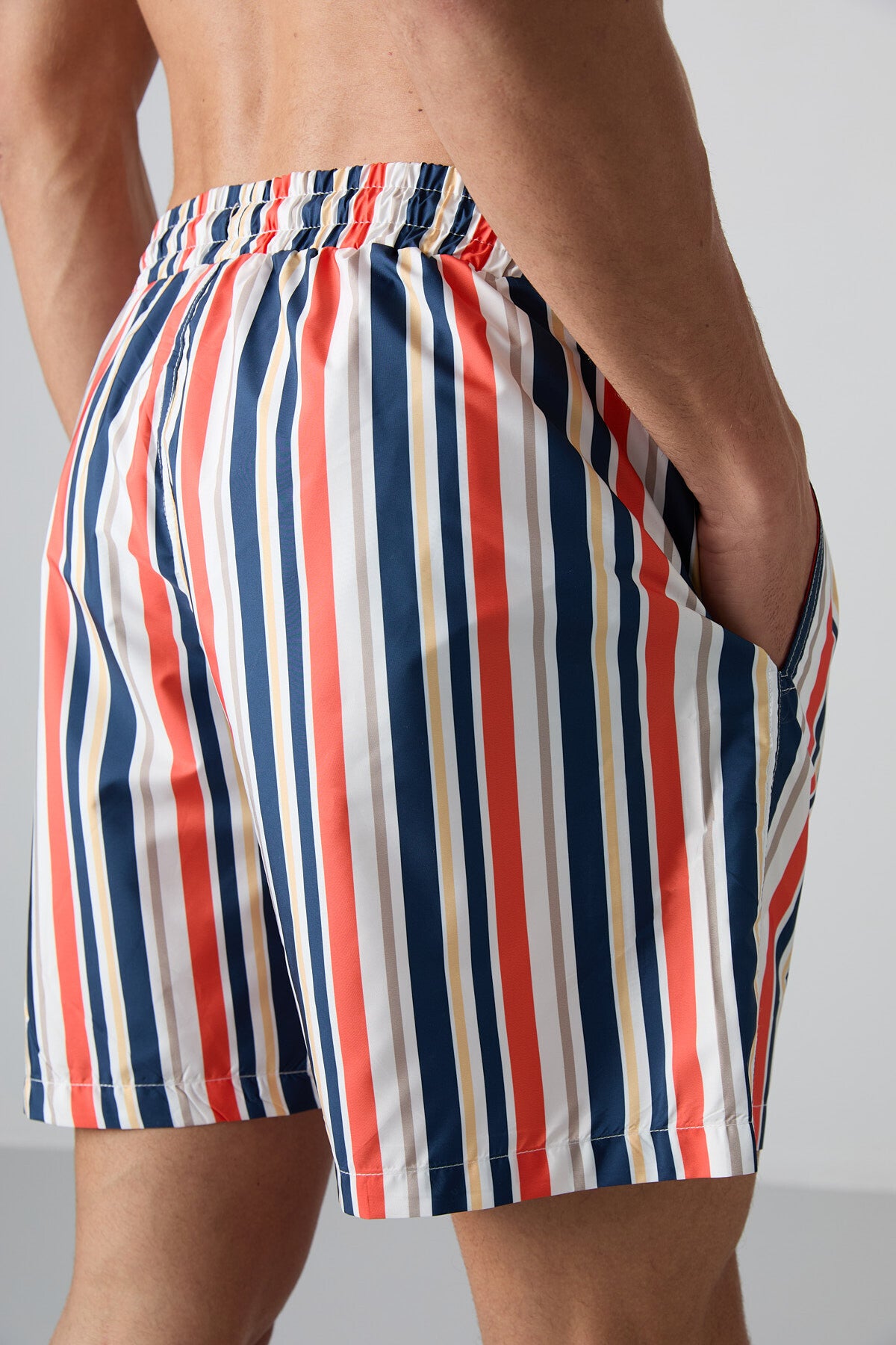 Striped Pattern Quick-Dry Standard Fit Men's Swim Shorts - 81267