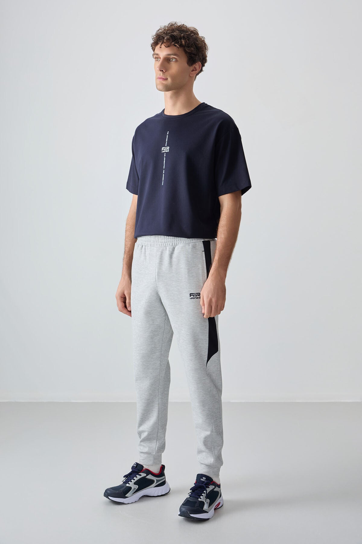 Grey Surface Textured Standard Fit Embroidered Men's Tracksuit Bottom - 82126