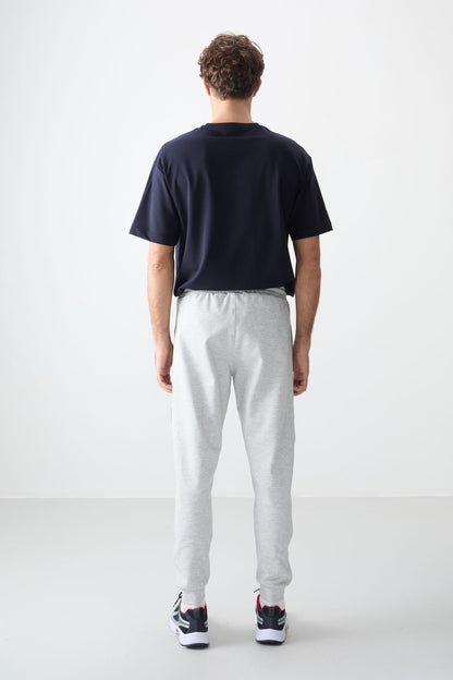Grey Surface Textured Standard Fit Embroidered Men's Tracksuit Bottom - 82126
