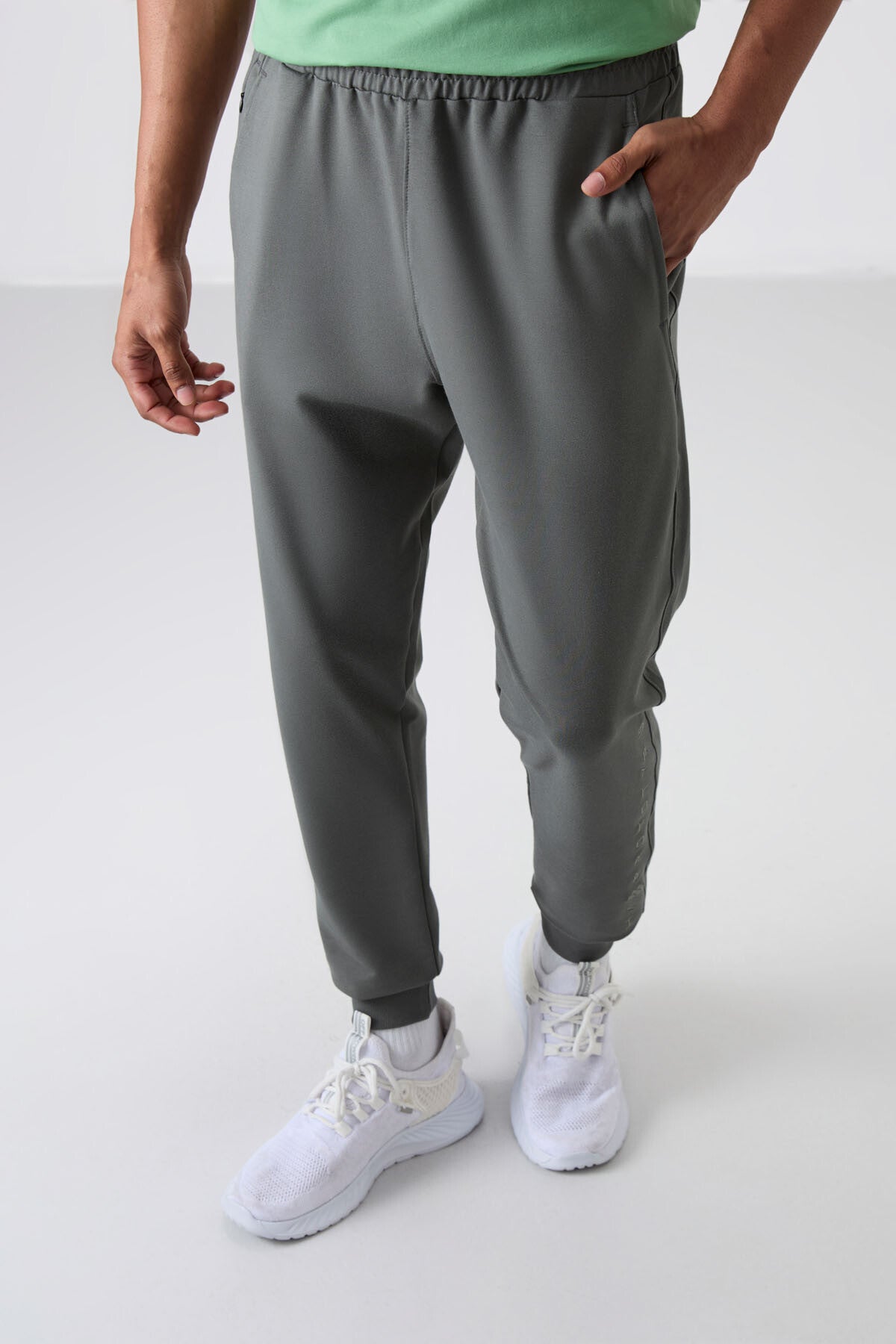 Cotton Right Soft Textured Standard Fit Embroidered Men's Tracksuit Bottom - 82133