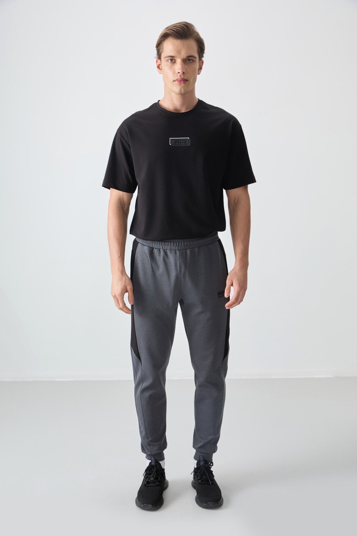 Dark Grey Textured Surface Standard Fit Embroidered Men's Tracksuit Bottom - 82126