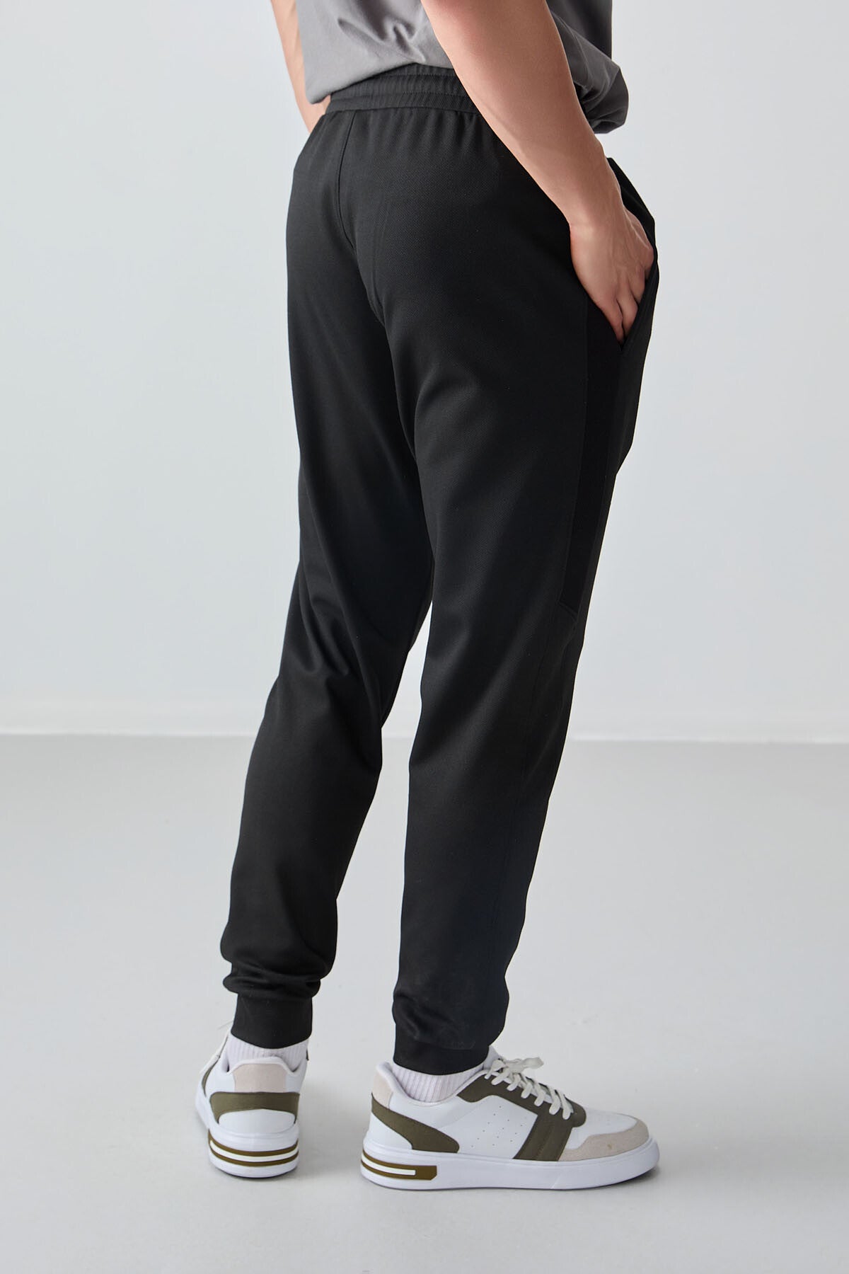 Black Textured Surface Standard Fit Embroidered Men's Tracksuit Bottom - 82126