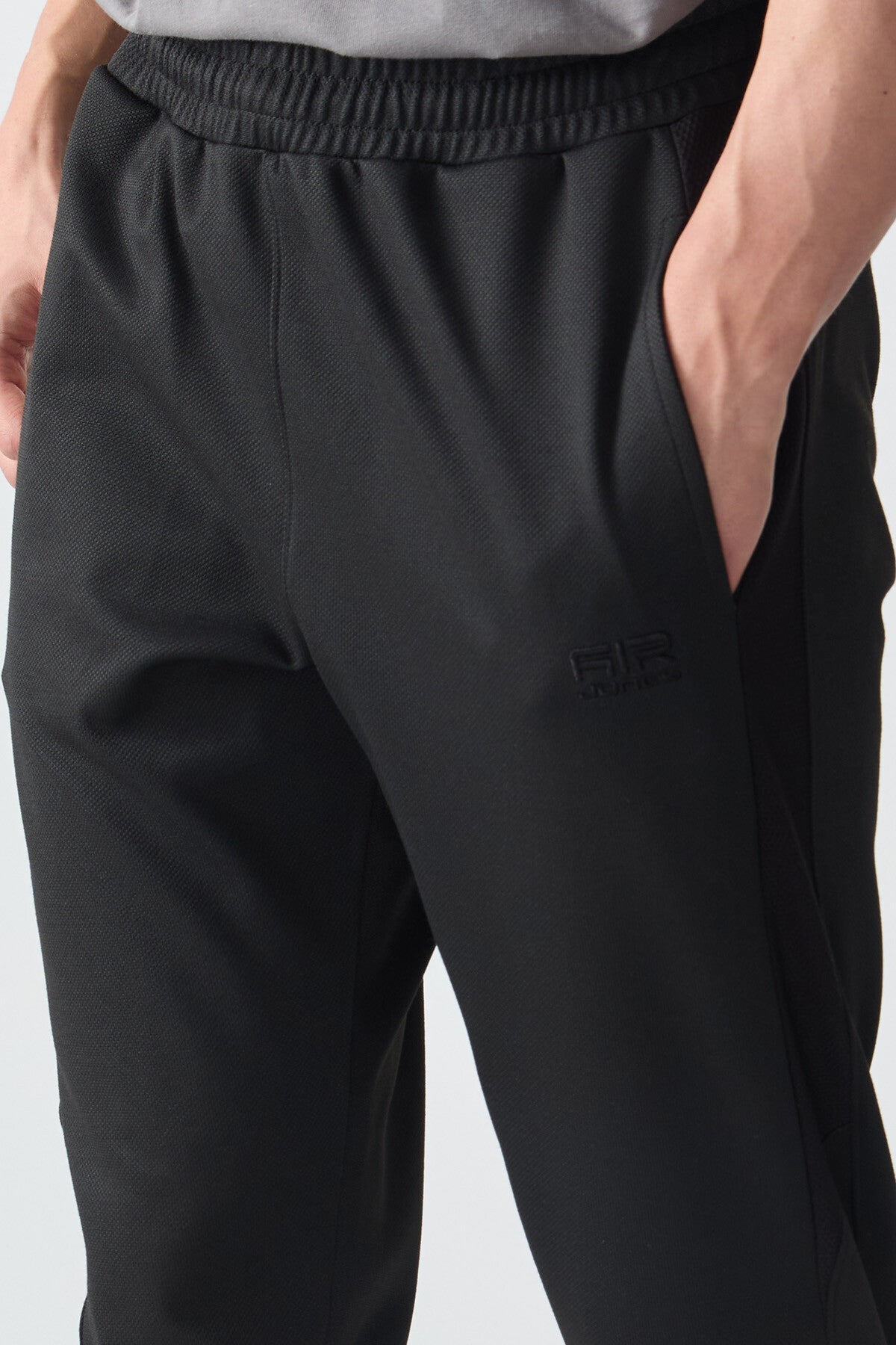 Black Textured Surface Standard Fit Embroidered Men's Tracksuit Bottom - 82126