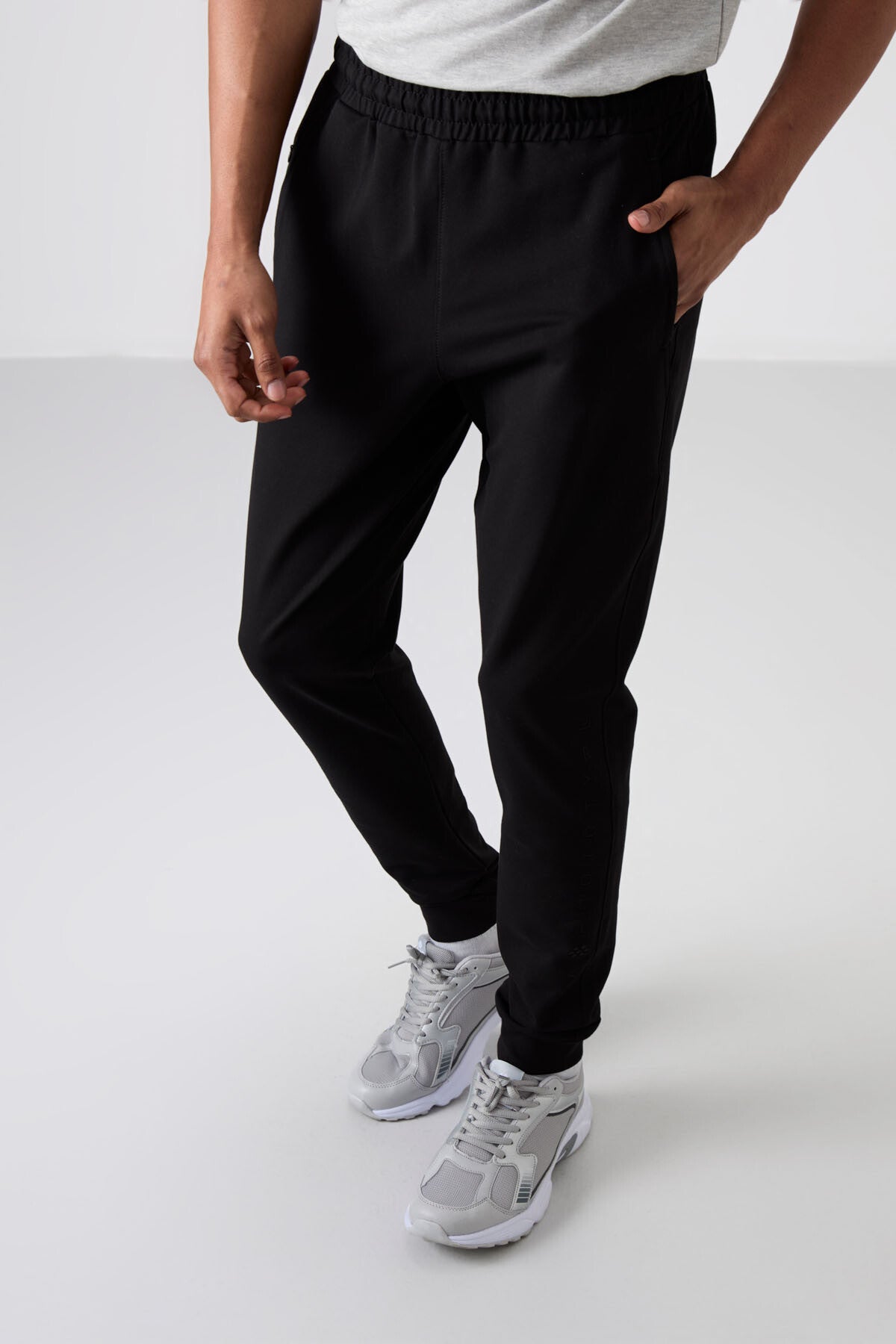 Black Cotton Soft Textured Standard Fit Embroidered Men's Tracksuit Bottom - 82133