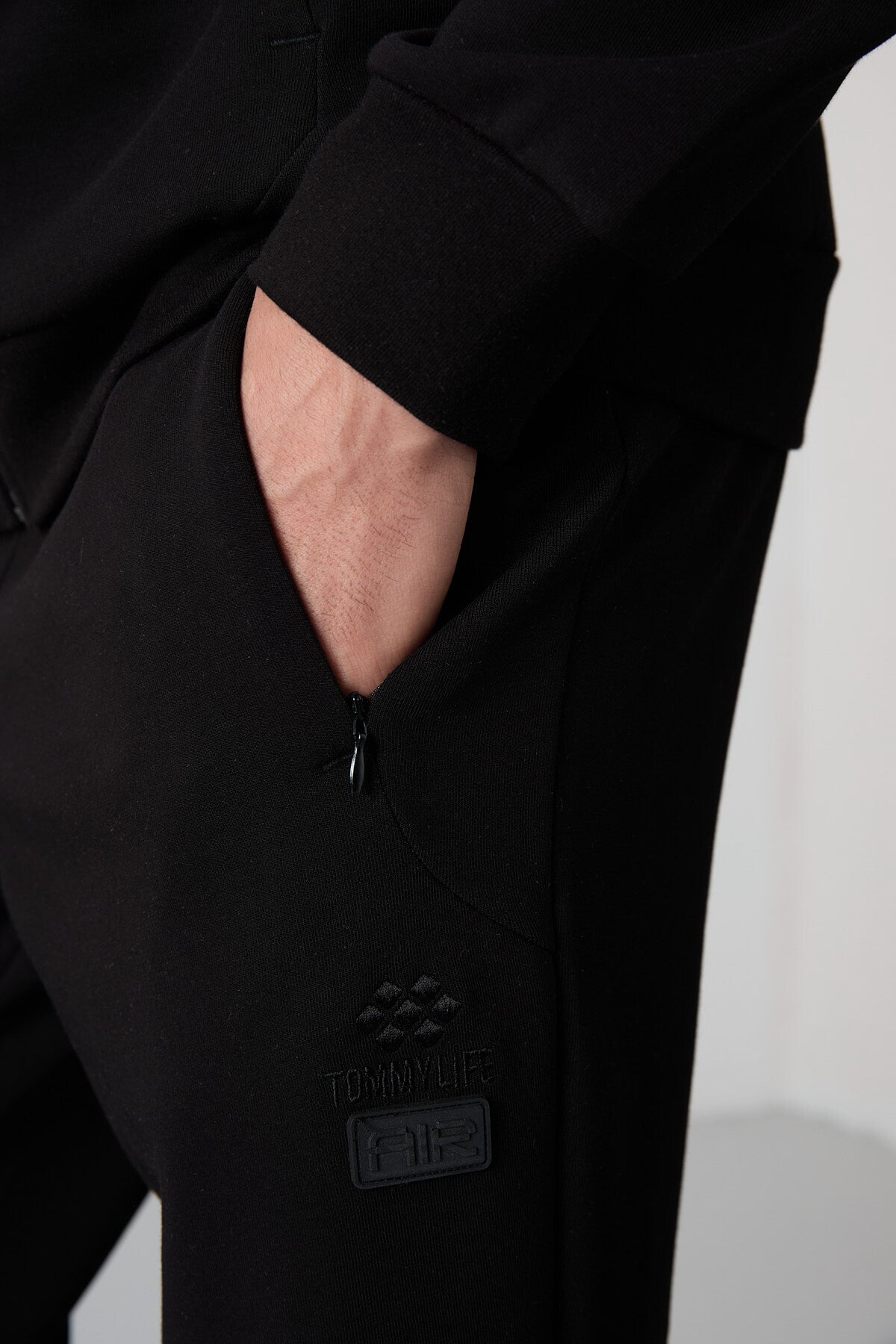 Black Cotton Thick Soft Textured Comfort Fit Printed Men's Tracksuit Set - 85236