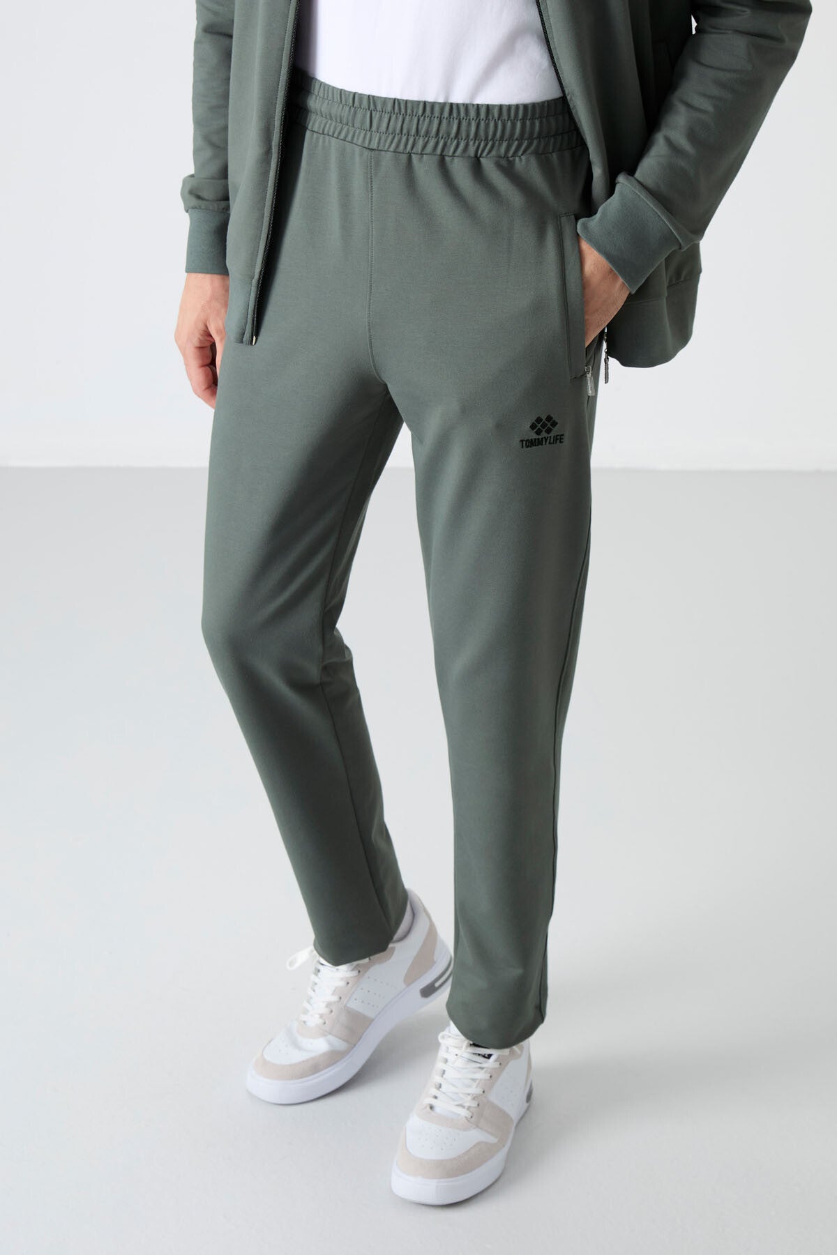 Right Fit Collar Zippered Comfort Fit Classic Cuff Men's Tracksuit Set - 85072