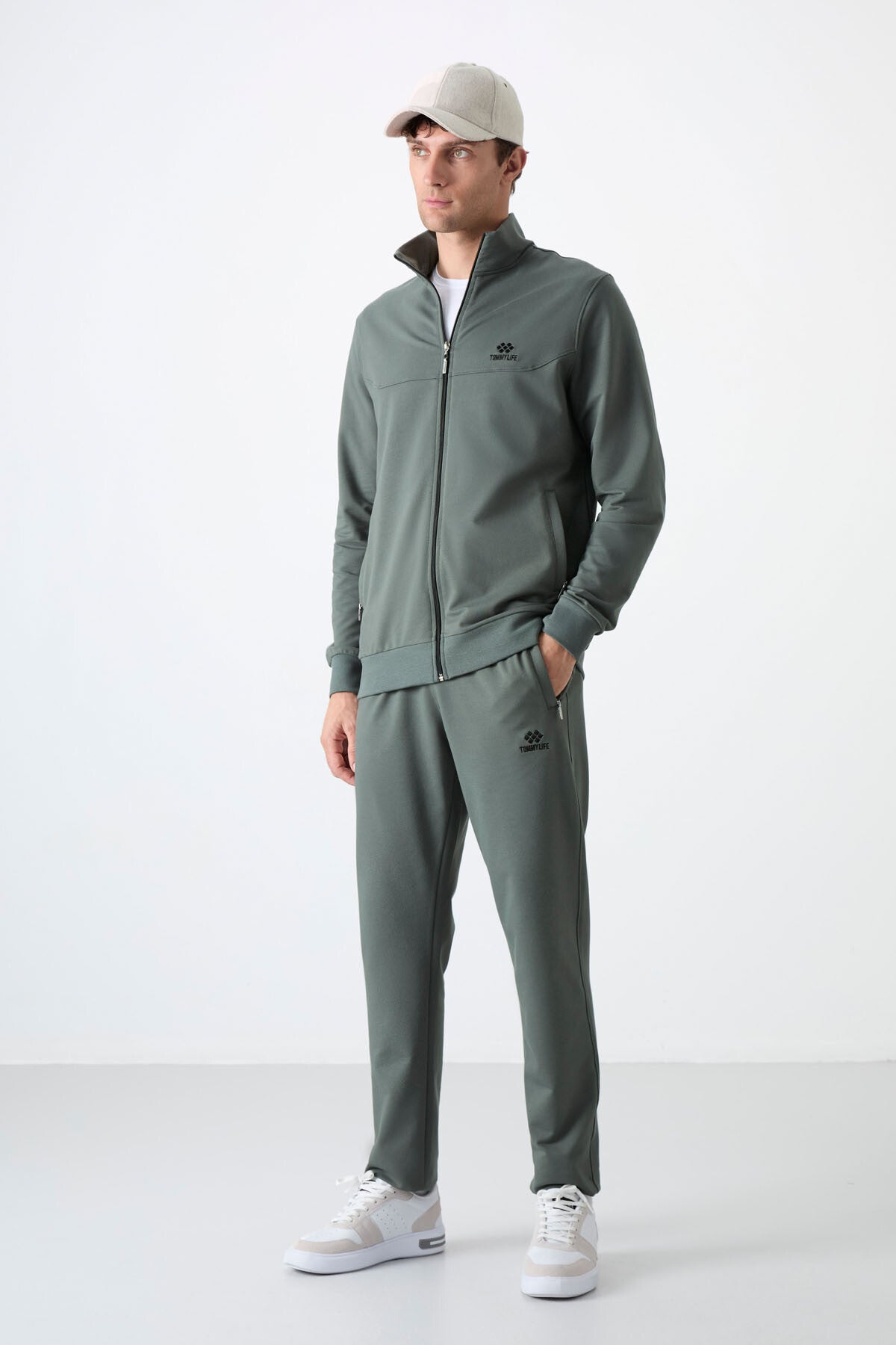 Right Fit Collar Zippered Comfort Fit Classic Cuff Men's Tracksuit Set - 85072
