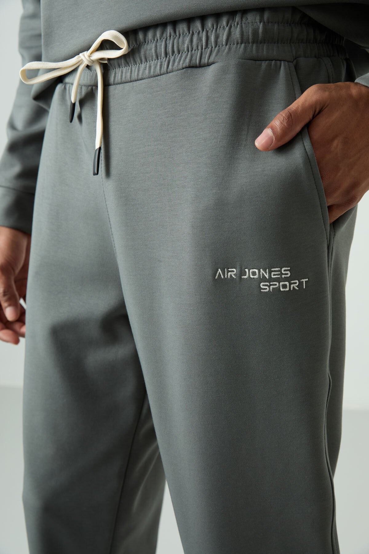 Cotton Thick Soft Textured Comfort Fit Embroidered Men's Tracksuit Set - 85254