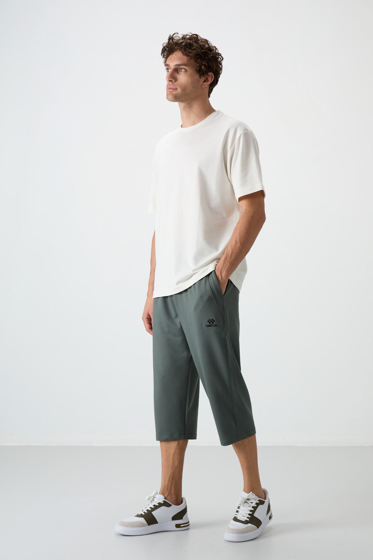 Cotton Right Soft Textured Standard Fit Embroidered Men's Capri - 83102