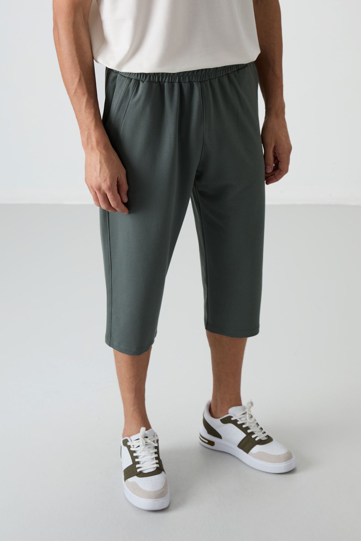 Cotton Right Soft Textured Standard Fit Embroidered Men's Capri - 83102