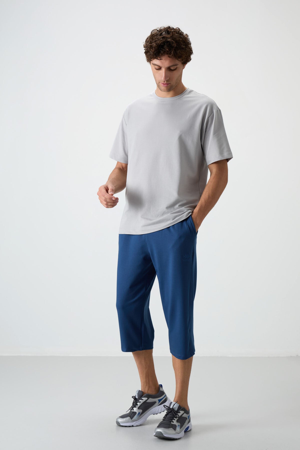 Parliament Cotton Soft Textured Standard Fit Embroidered Men's Capri - 83102