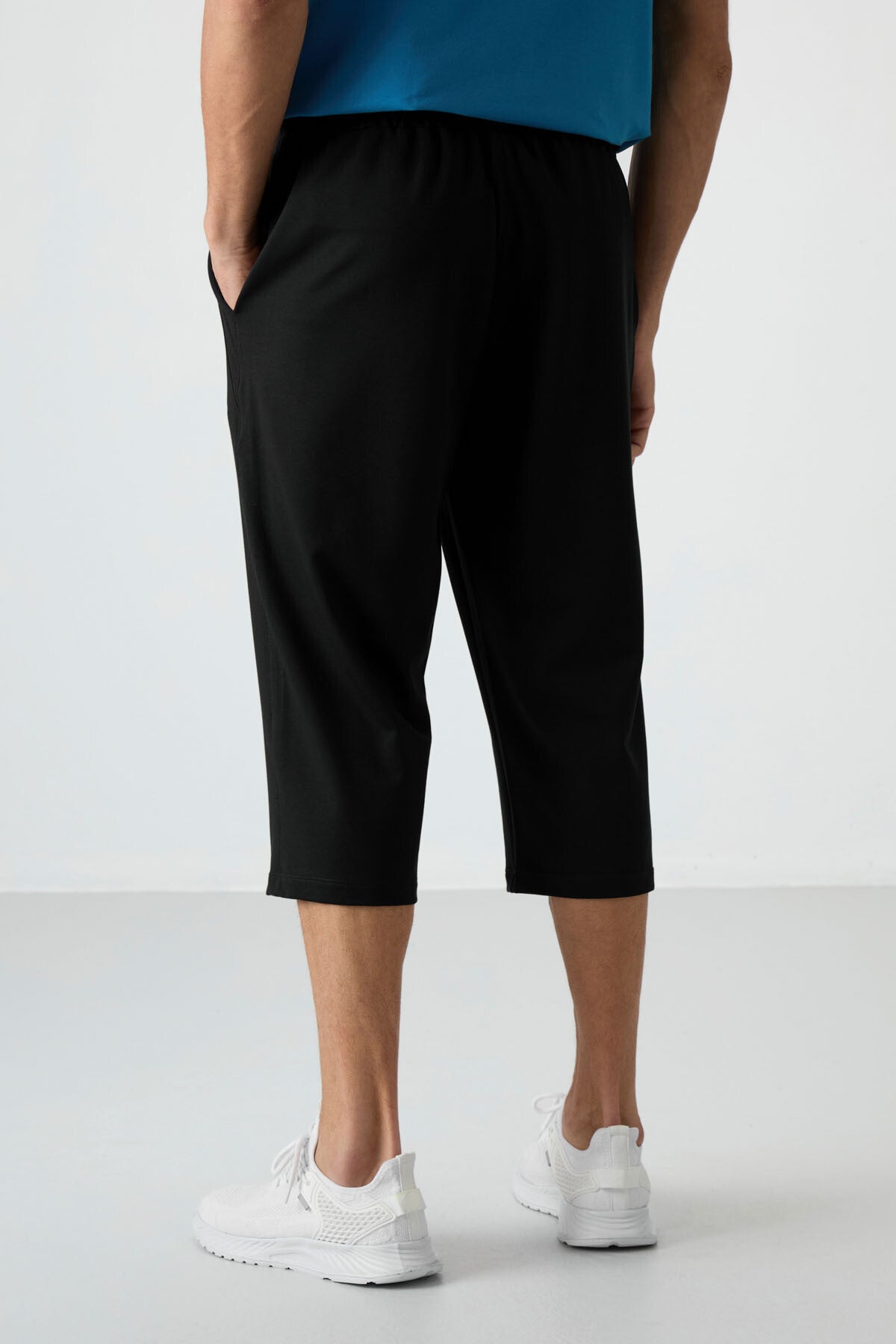 Black Cotton Soft Textured Standard Fit Embroidered Men's Capri - 83102