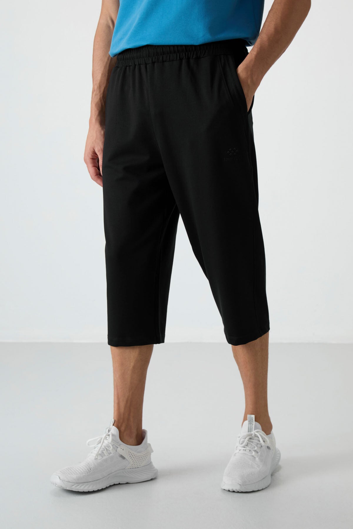 Black Cotton Soft Textured Standard Fit Embroidered Men's Capri - 83102