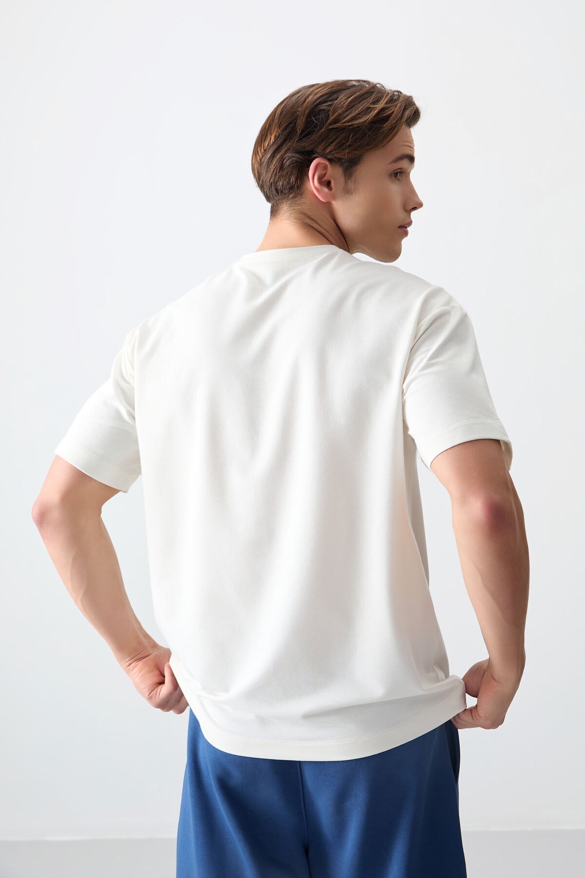Ecru Thick Cotton Soft Textured Oversize Fit Printed Men's T-Shirt - 88373