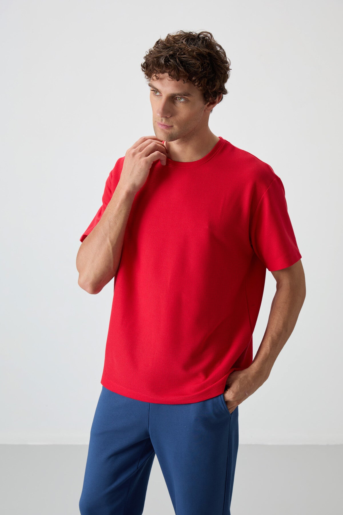 Red Waffle Interlock Textured Surface Oversize Fit Basic Men's T-Shirt - 88379