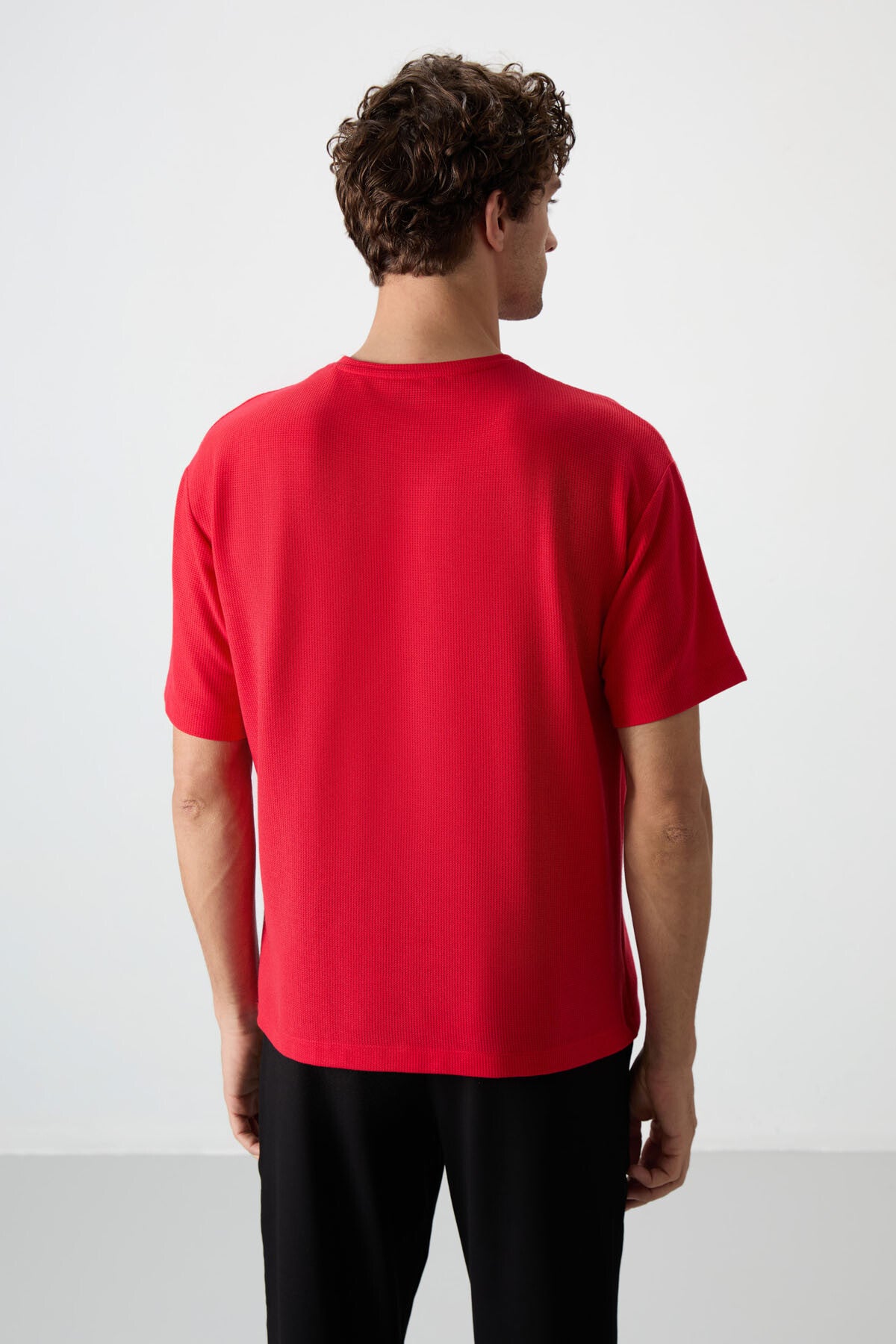 Red Waffle Interlock Textured Surface Oversize Fit Basic Men's T-Shirt - 88380
