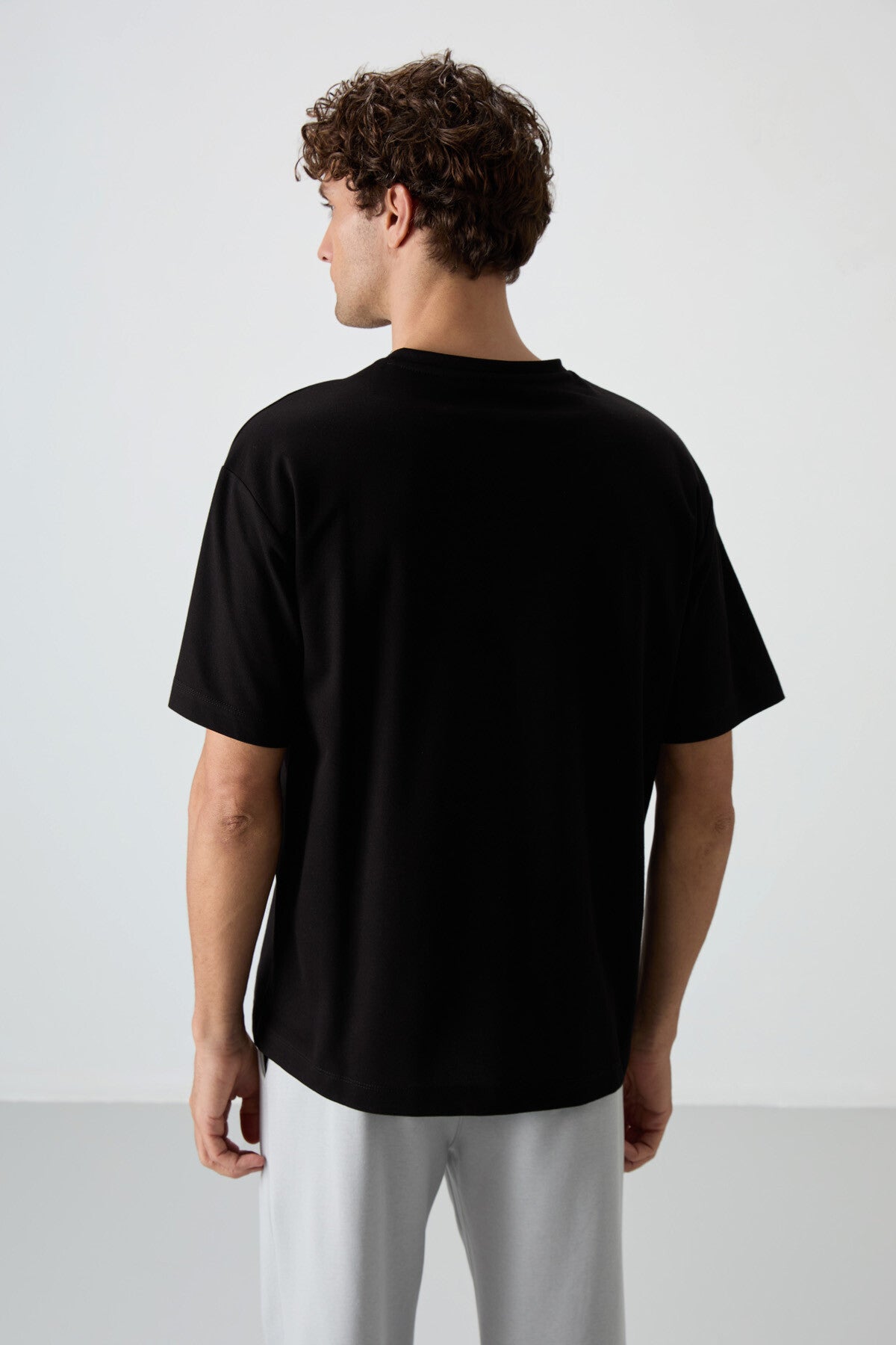 Black Cotton Thick Textured Surface Oversize Fit Printed Men's T-Shirt - 88370