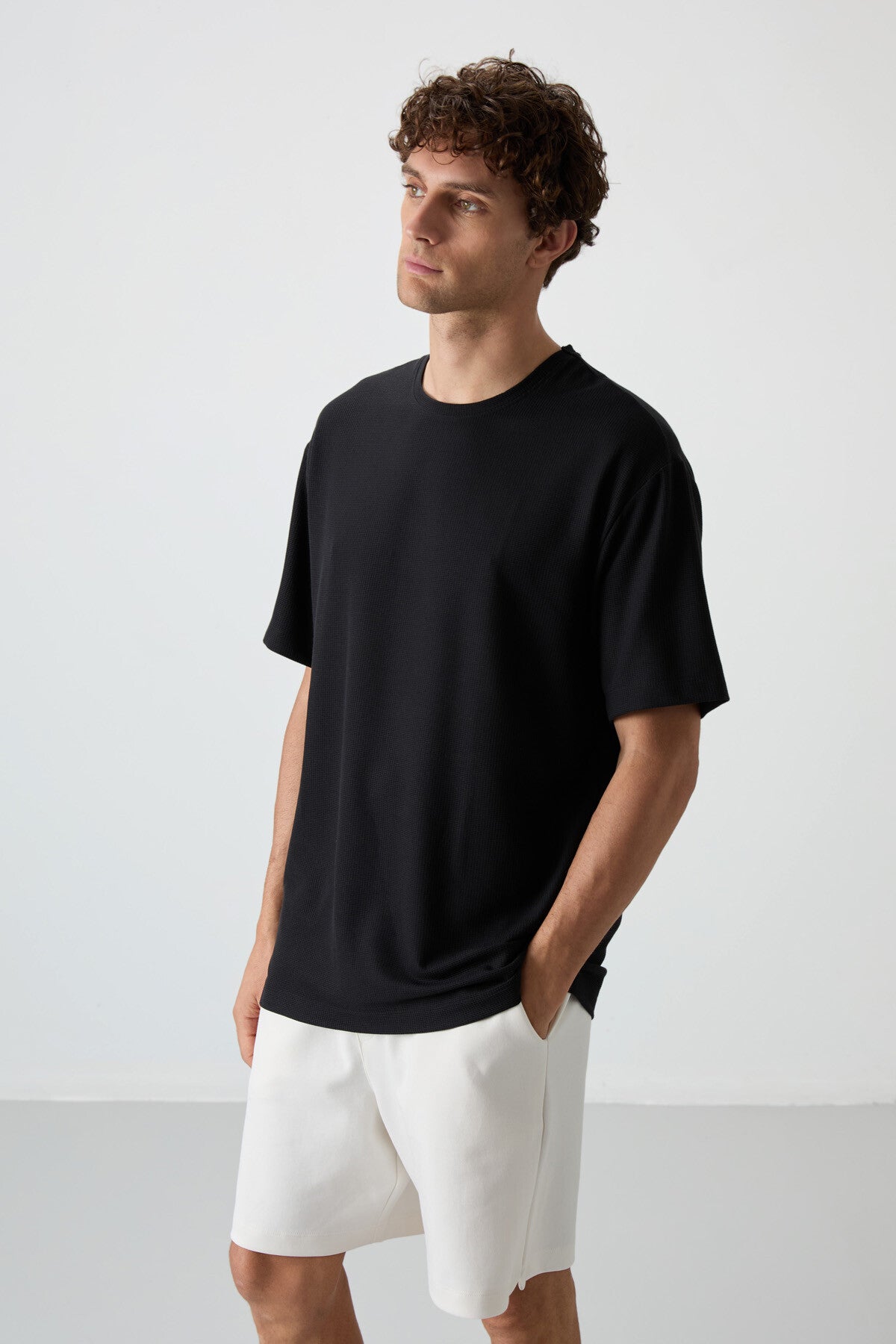 Black Waffle Interlock Textured Surface Oversize Fit Basic Men's T-Shirt - 88379