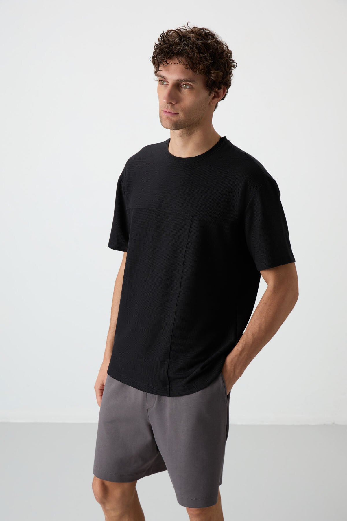 Black Waffle Interlock Textured Surface Oversize Fit Basic Men's T-Shirt - 88380