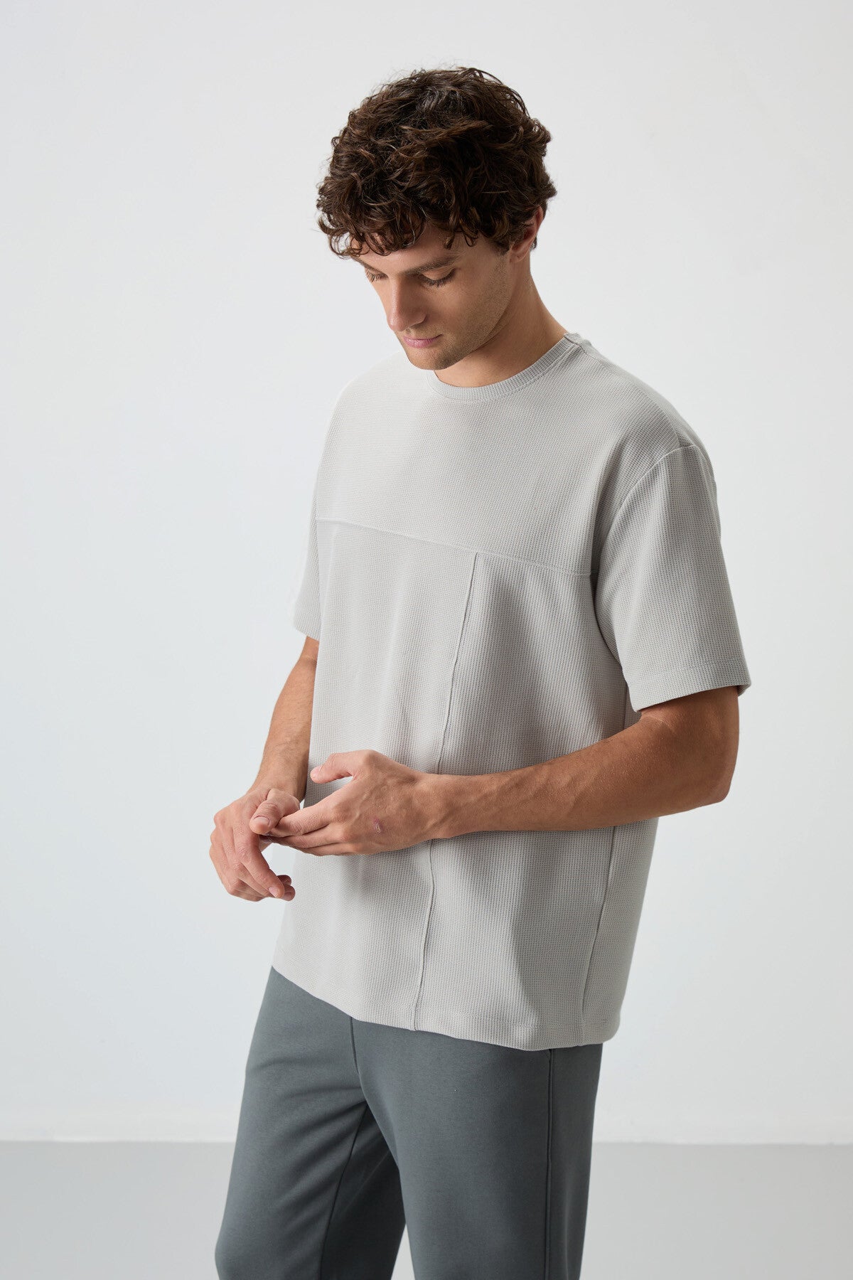 Stone Waffle Interlock Textured Surface Oversize Fit Basic Men's T-Shirt - 88380