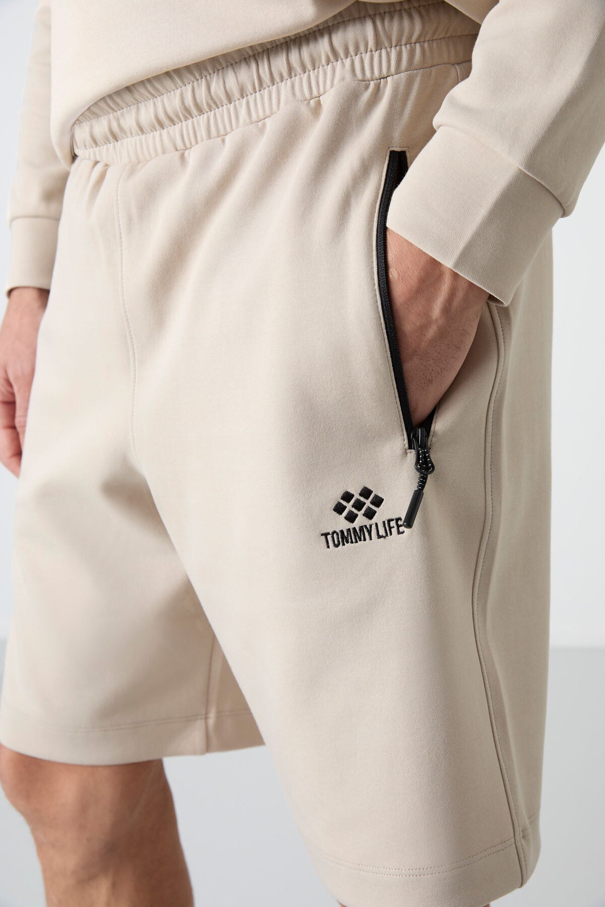 Men's Standard Fit Laced Shorts with Hidden Zipper and Back Pocket - 81136