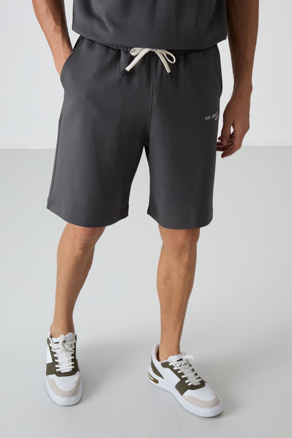 Cotton Thick Soft Textured Oversize Fit Embroidered Men's Shorts Set - 85250