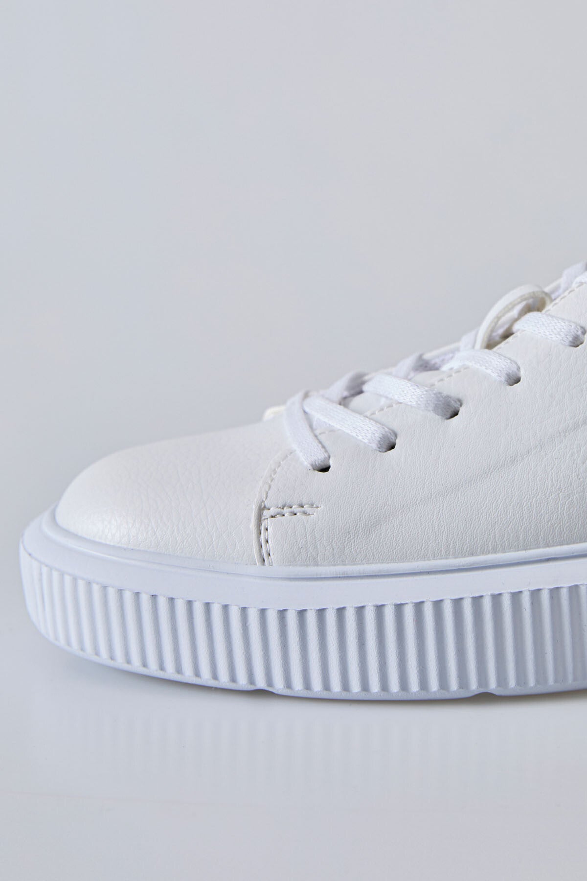White Laced Perforated PU Leather Men's Sports Shoes - 89129