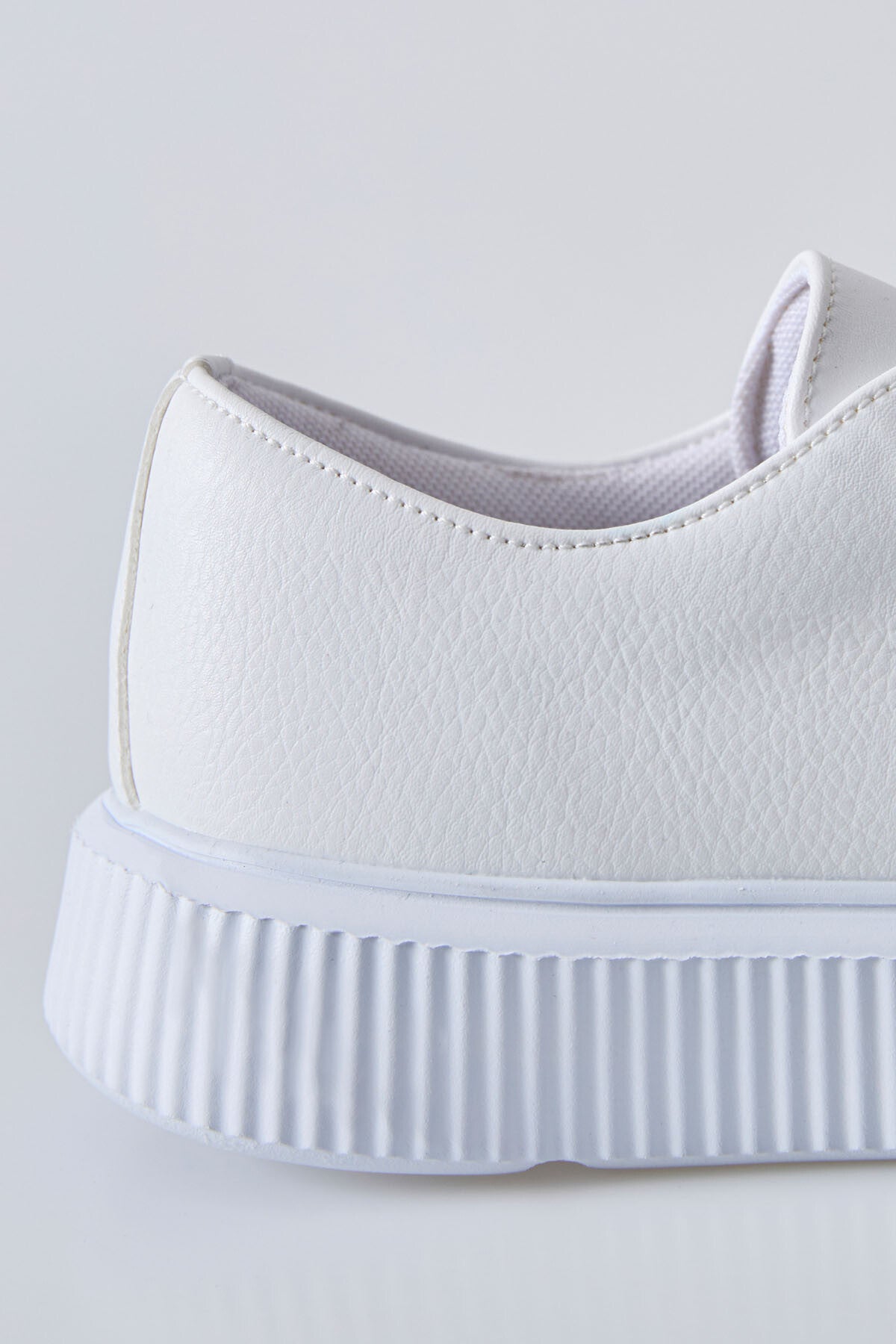 White Laced Perforated PU Leather Men's Sports Shoes - 89129