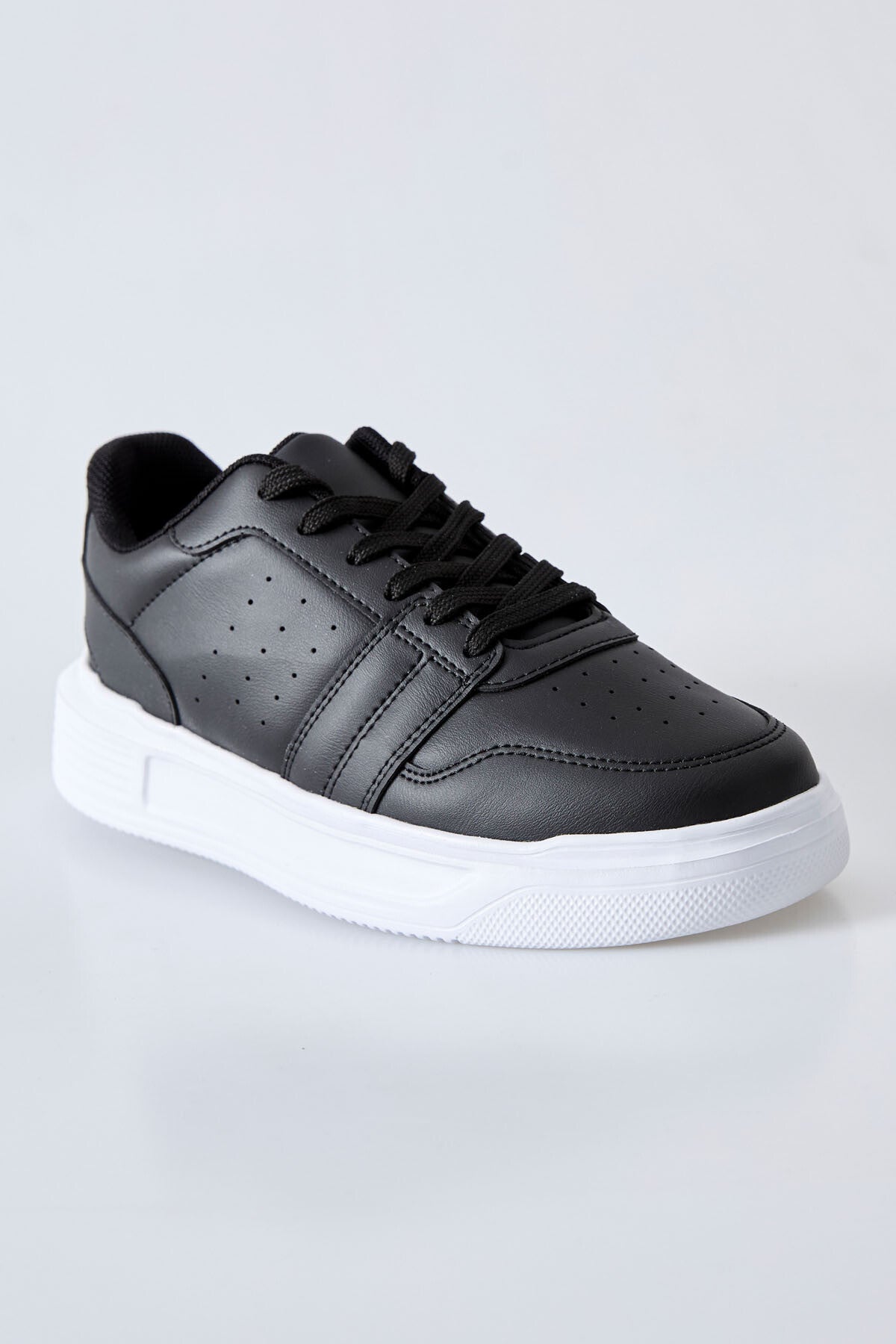 Black-White Laced Perforated PU Leather Men's Sports Shoes - 89125