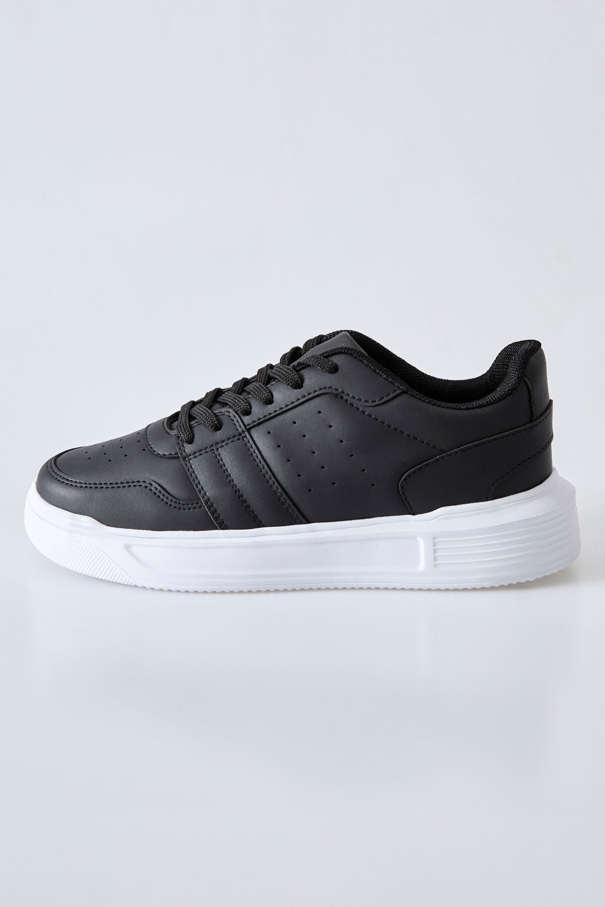 Black-White Laced Perforated PU Leather Men's Sports Shoes - 89125