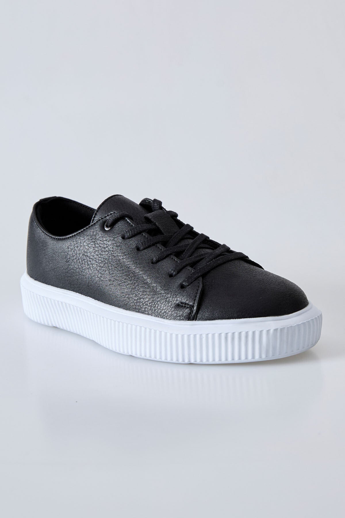 Black-White Laced Perforated PU Leather Men's Sports Shoes - 89129