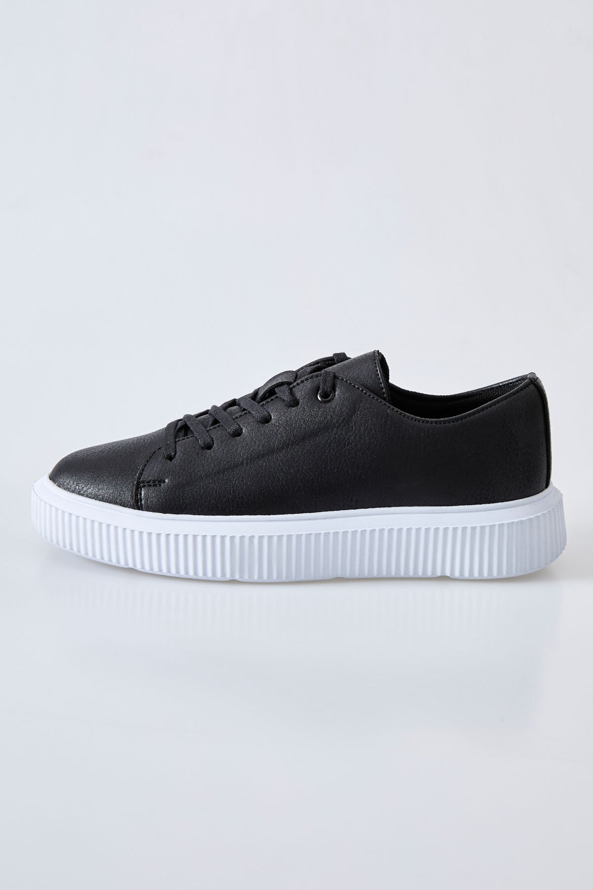 Black-White Laced Perforated PU Leather Men's Sports Shoes - 89129