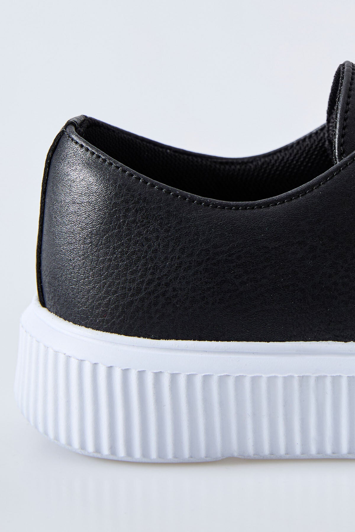 Black-White Laced Perforated PU Leather Men's Sports Shoes - 89129
