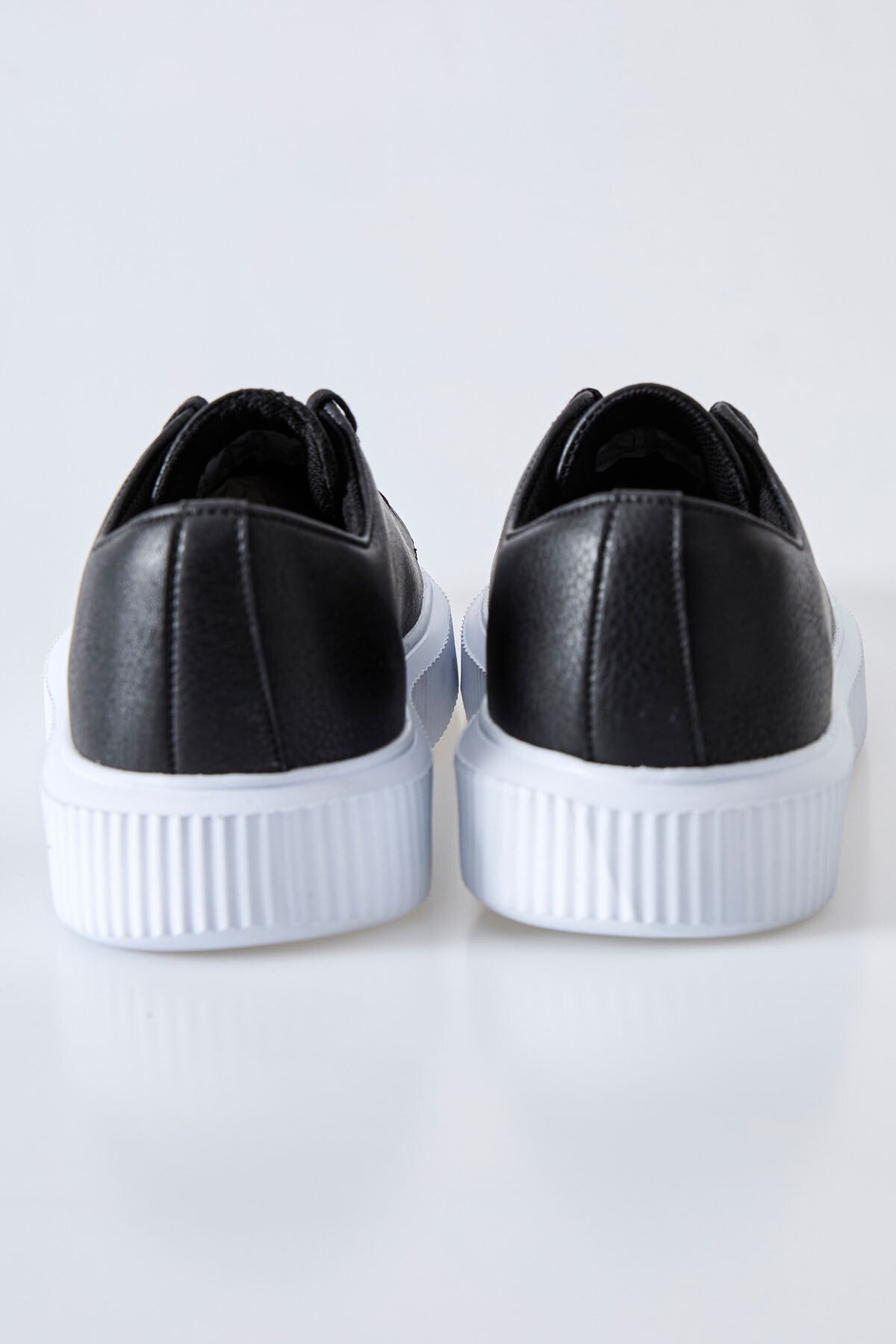 Black-White Laced Perforated PU Leather Men's Sports Shoes - 89129