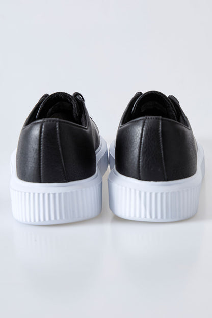 Black-White Laced Perforated PU Leather Men's Sports Shoes - 89129