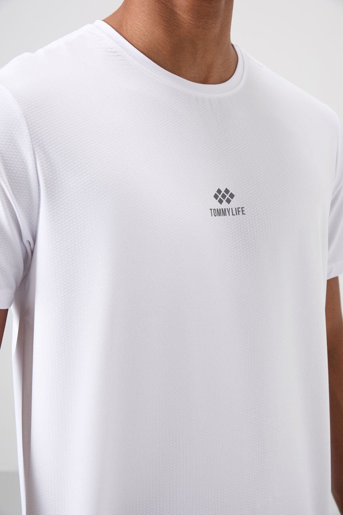 White Polyester Breathable Textured Thin Flexible Standard Fit Men's Performance T-Shirt - 88387