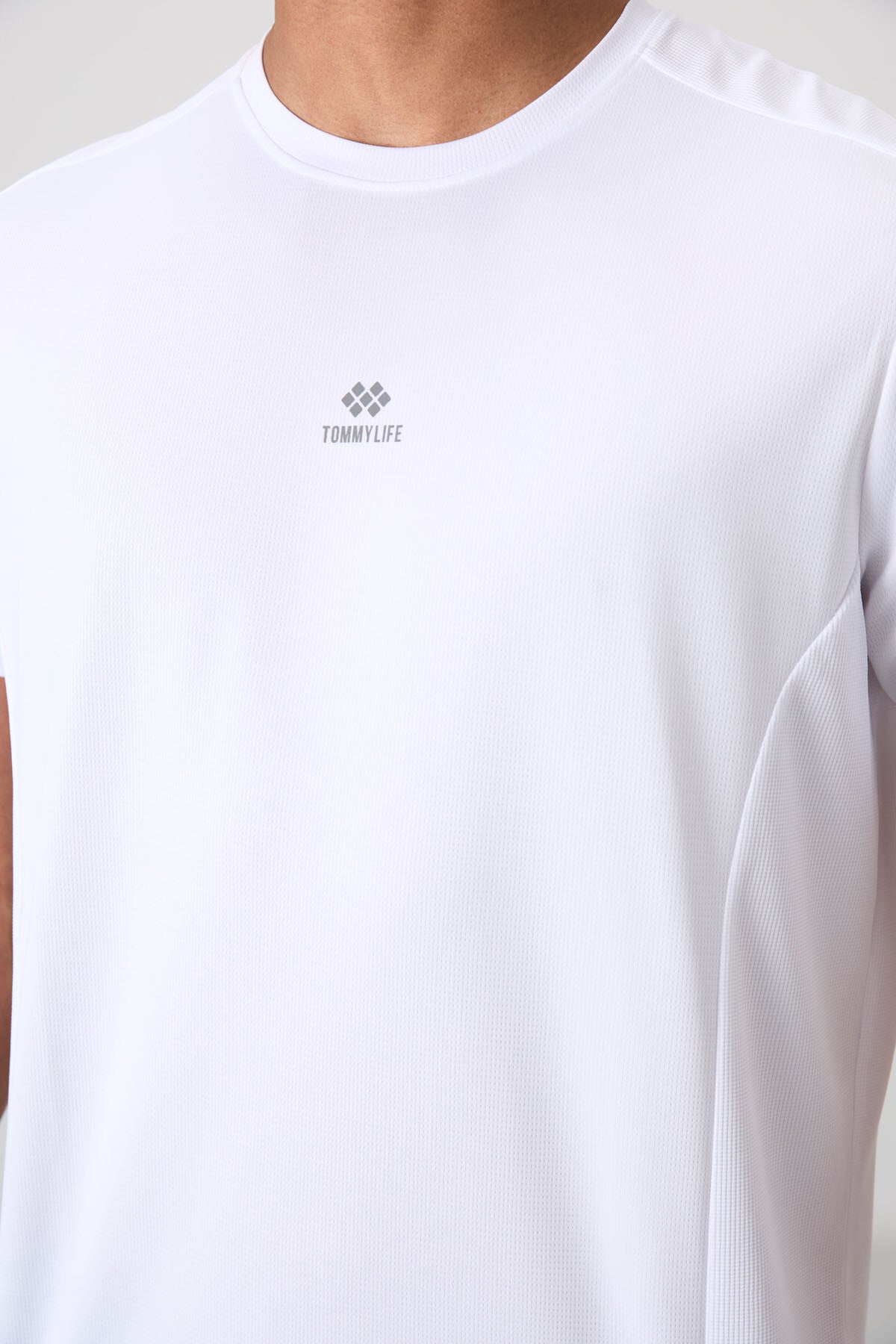 White Polyester Breathable Textured Thin Flexible Standard Fit Men's Performance T-Shirt - 88390