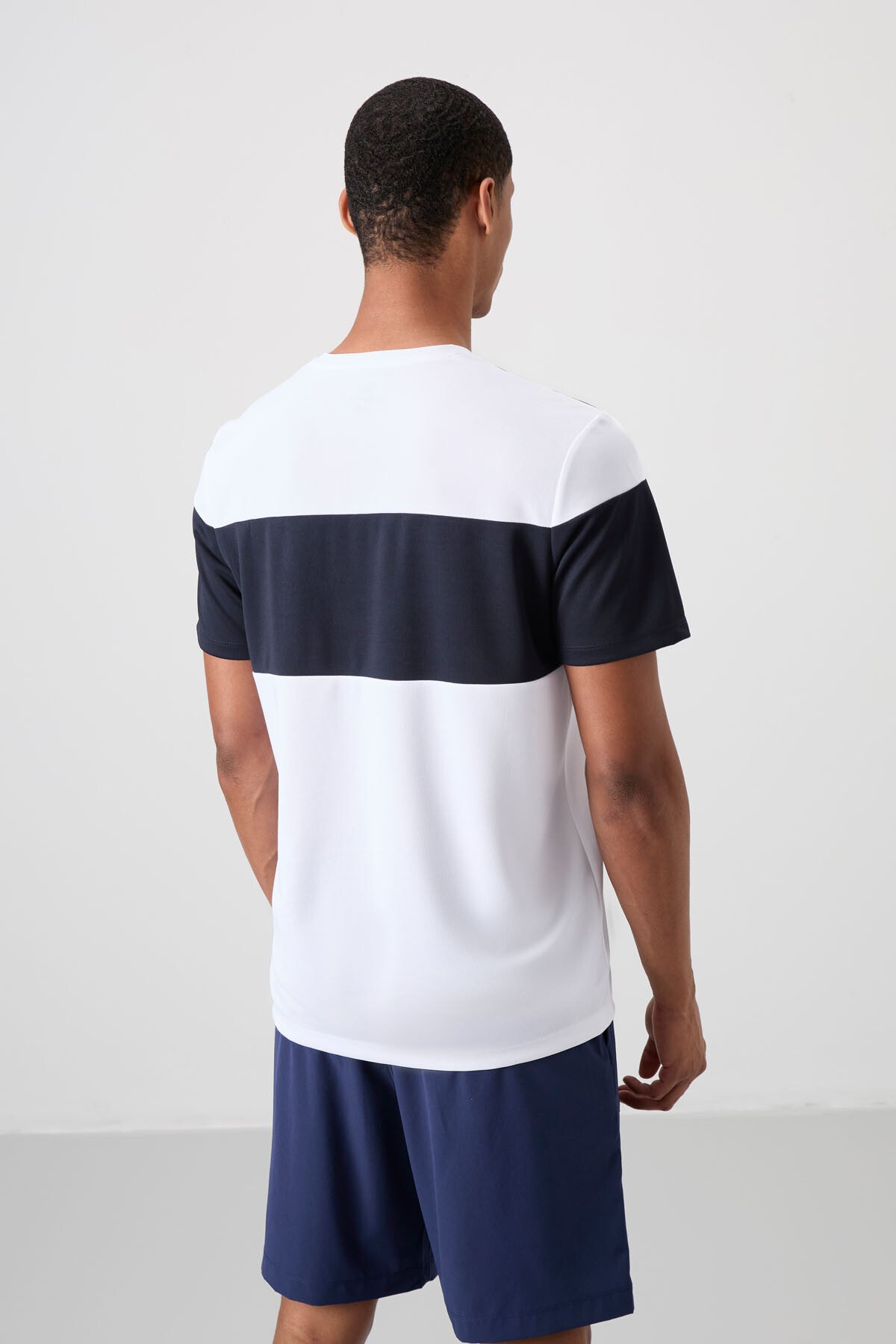 White Polyester Breathable Textured Thin Flexible Standard Fit Men's Performance T-Shirt - 88396